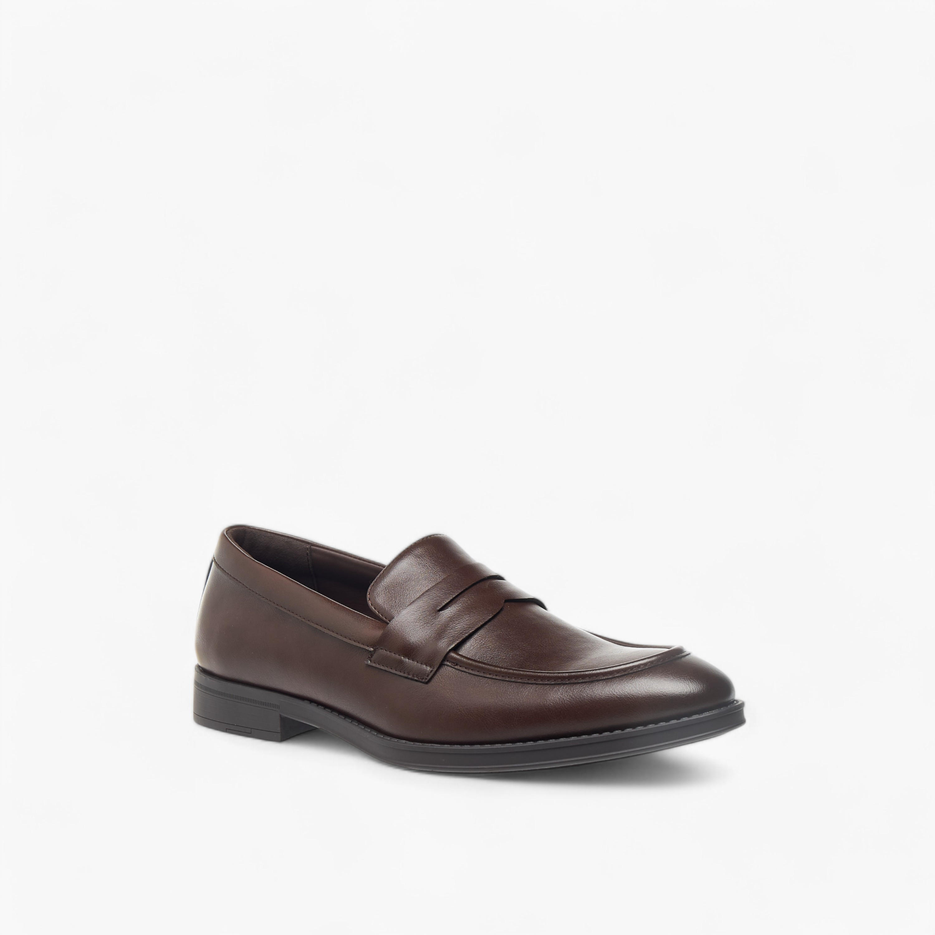 حذاء سادة سهل الارتداء بتفاصيل مفرغة من إل بي إل من شو إكسبرس-men-shoes-formalshoes-image-2