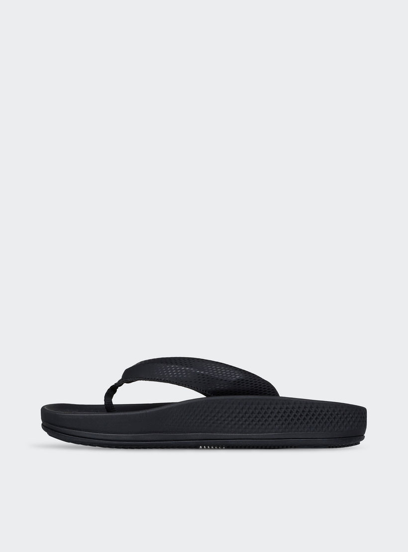 شبشب آرتش فيت هايبر للرجال من سكيتشرز-men-shoes-flipflopsandslides-image-4