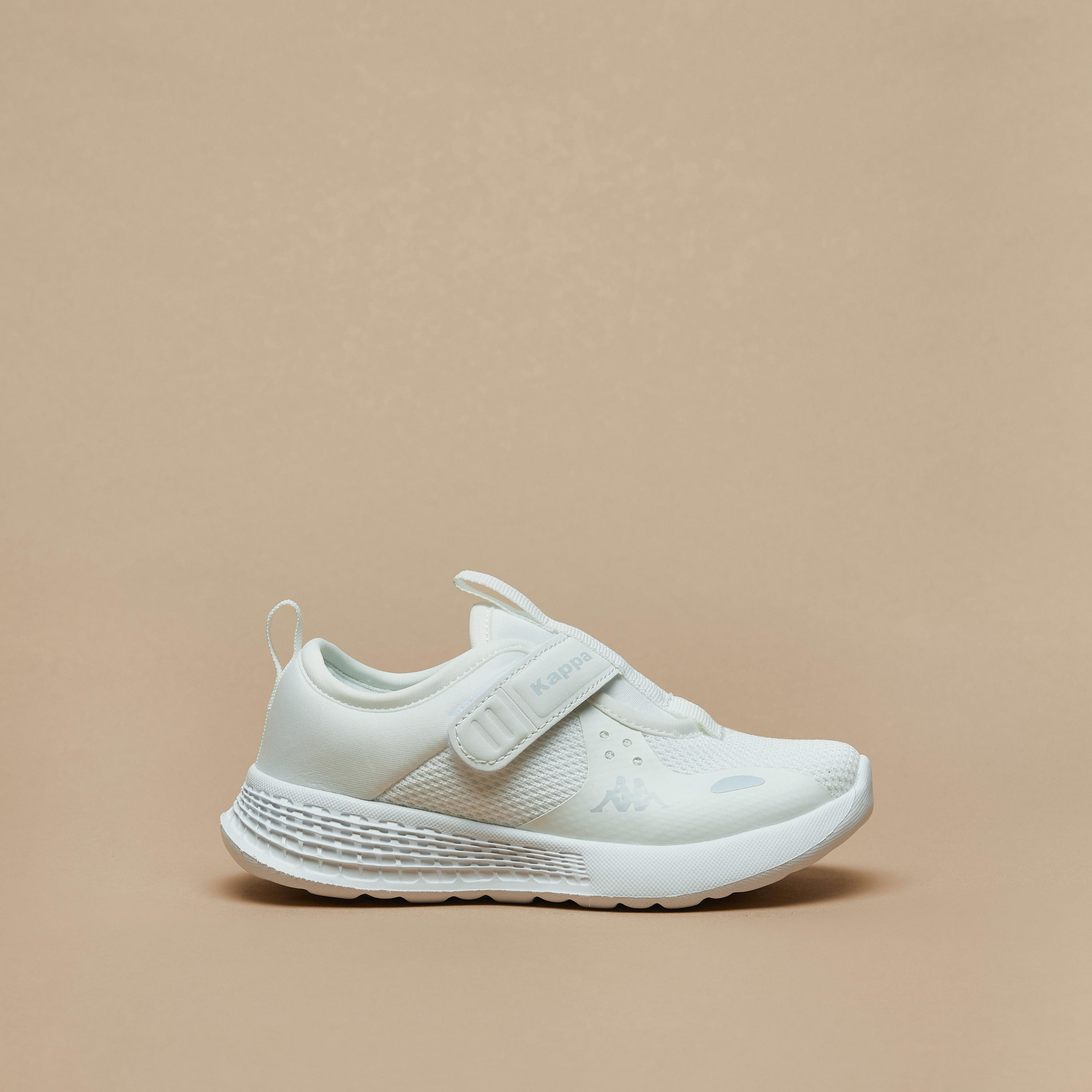 حذاء رياضي بارز الملمس بشريط إغلاق للأطفال من كابا-sports-boys-shoes-image-1