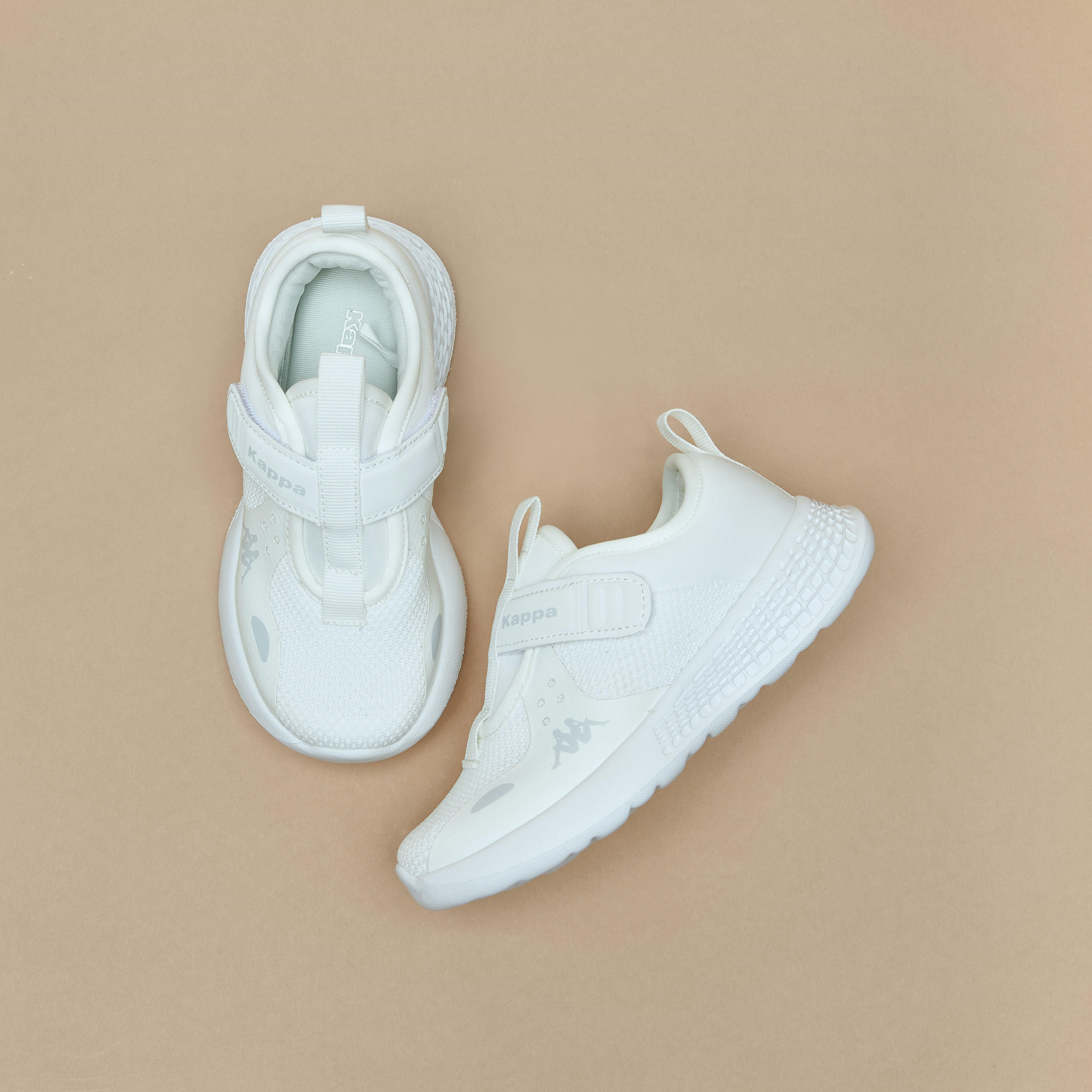 حذاء رياضي بارز الملمس بشريط إغلاق للأطفال من كابا-sports-boys-shoes-image-2