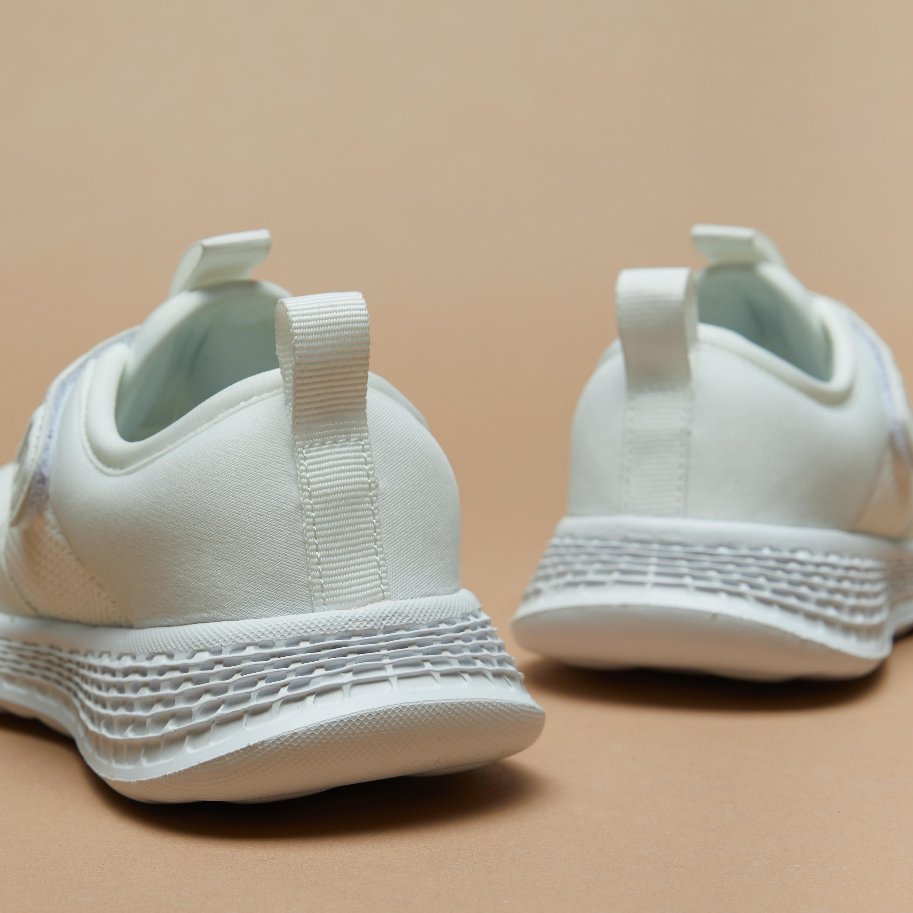 حذاء رياضي بارز الملمس بشريط إغلاق للأطفال من كابا-sports-boys-shoes-image-4