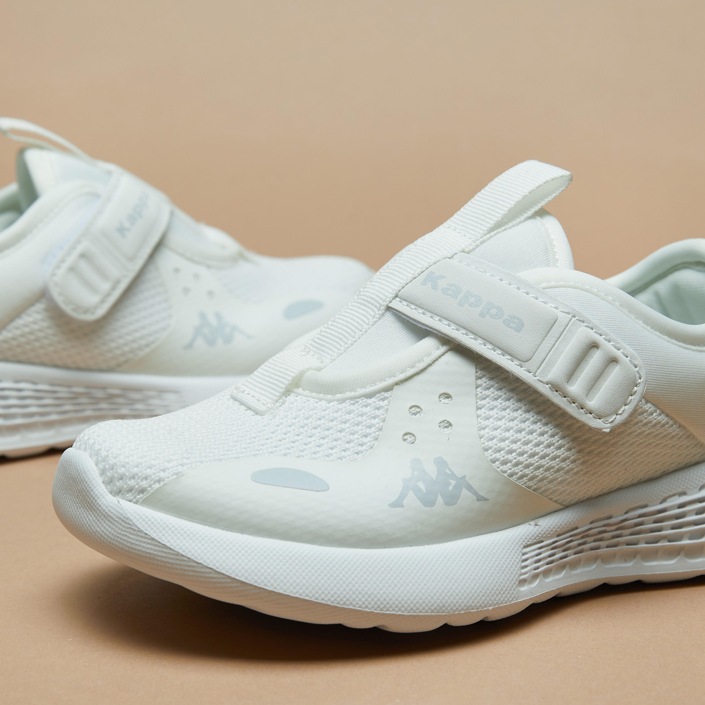 حذاء رياضي بارز الملمس بشريط إغلاق للأطفال من كابا-sports-boys-shoes-image-5