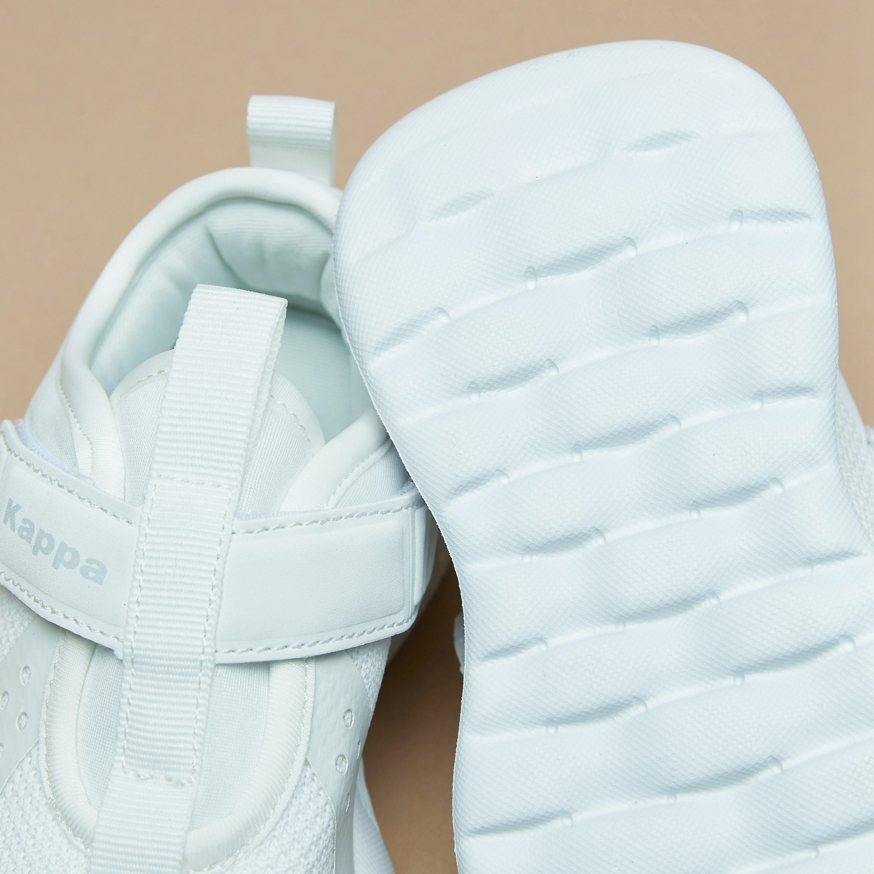 حذاء رياضي بارز الملمس بشريط إغلاق للأطفال من كابا-sports-boys-shoes-image-6