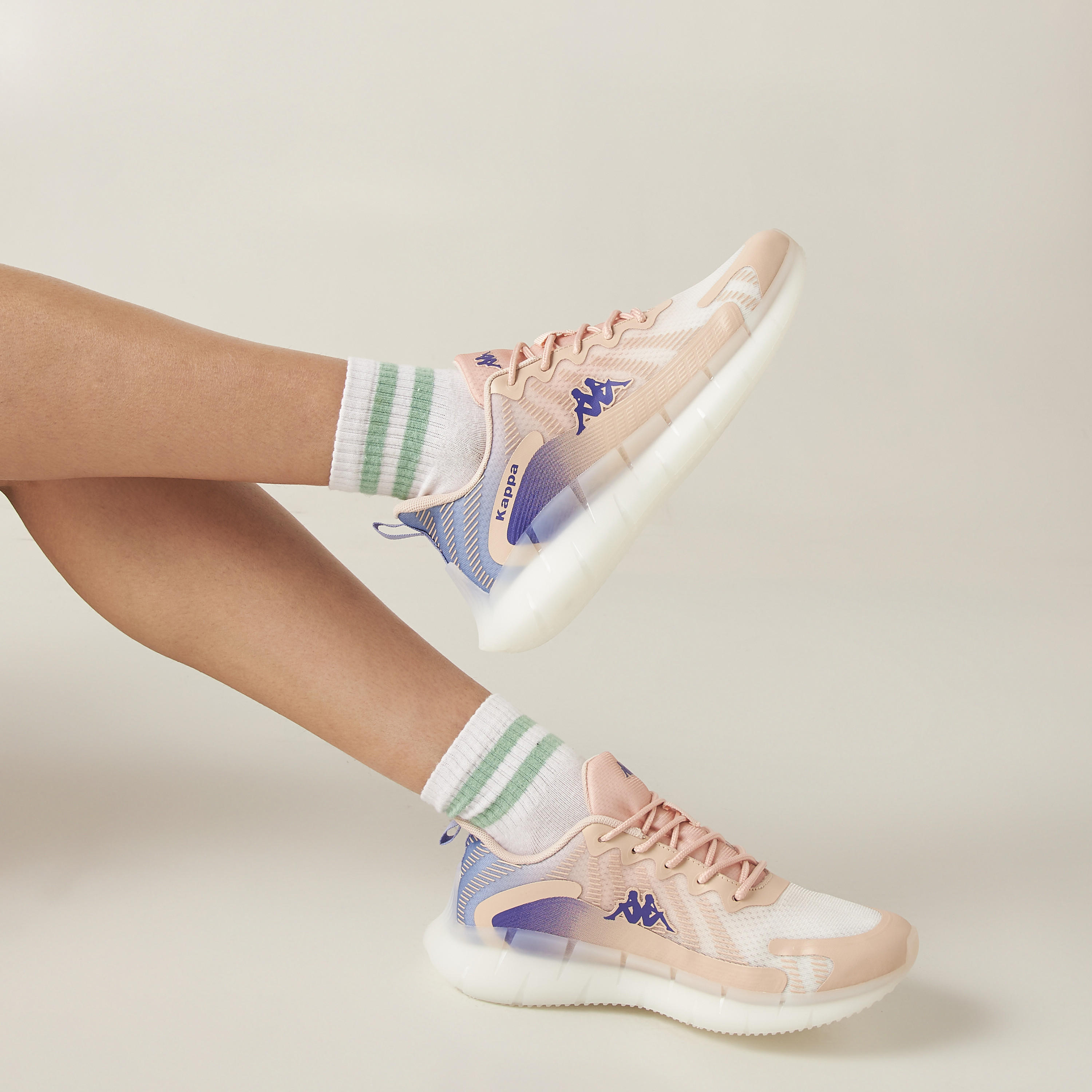 حذاء تدريب خفيف الوزن برباط للنساء من كابا-women-shoes-sneakers-image-2