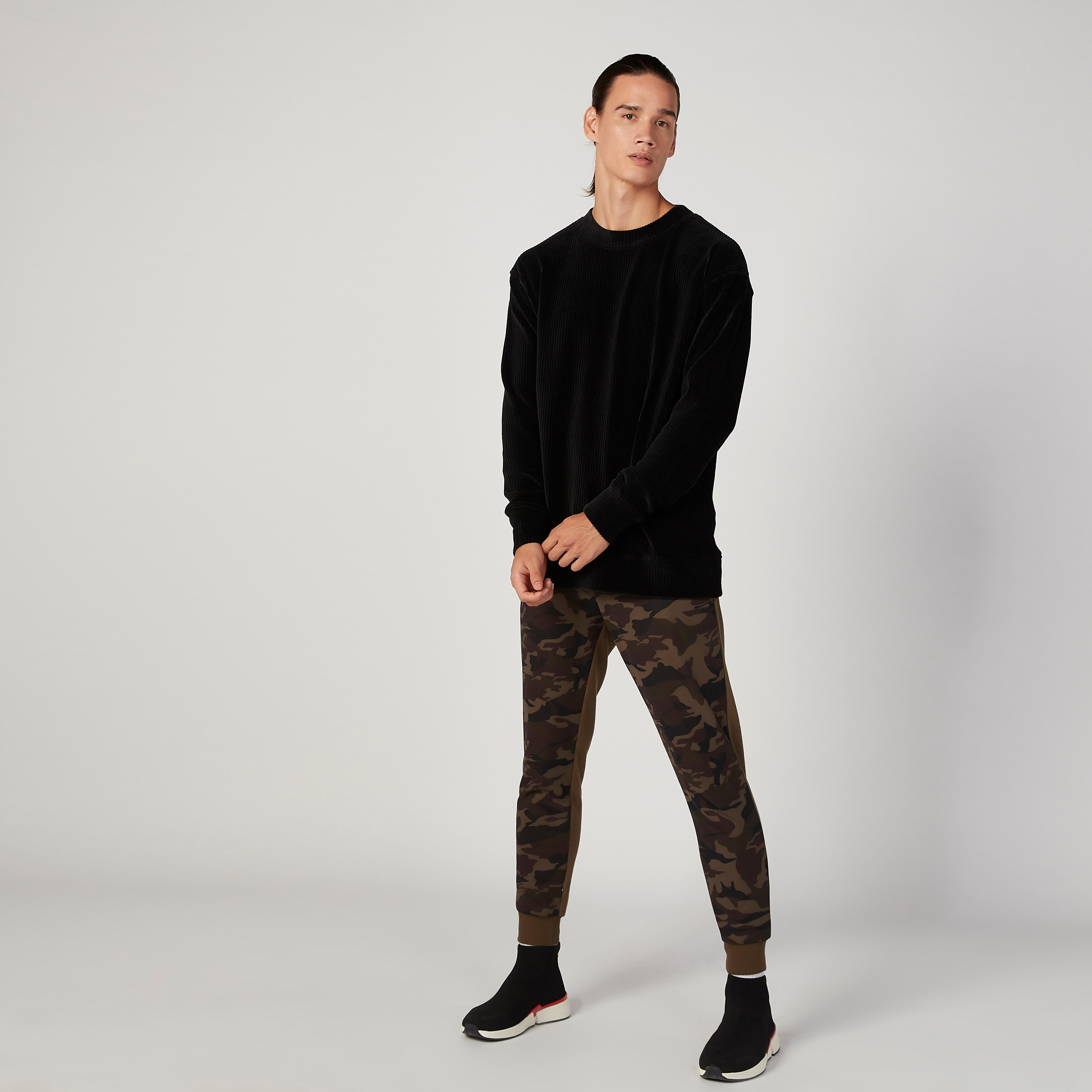 بنطلون رياضي سليم بجيوب وطبعات كامو من آيكونيك-men-clothing-bottoms-joggers-image-2