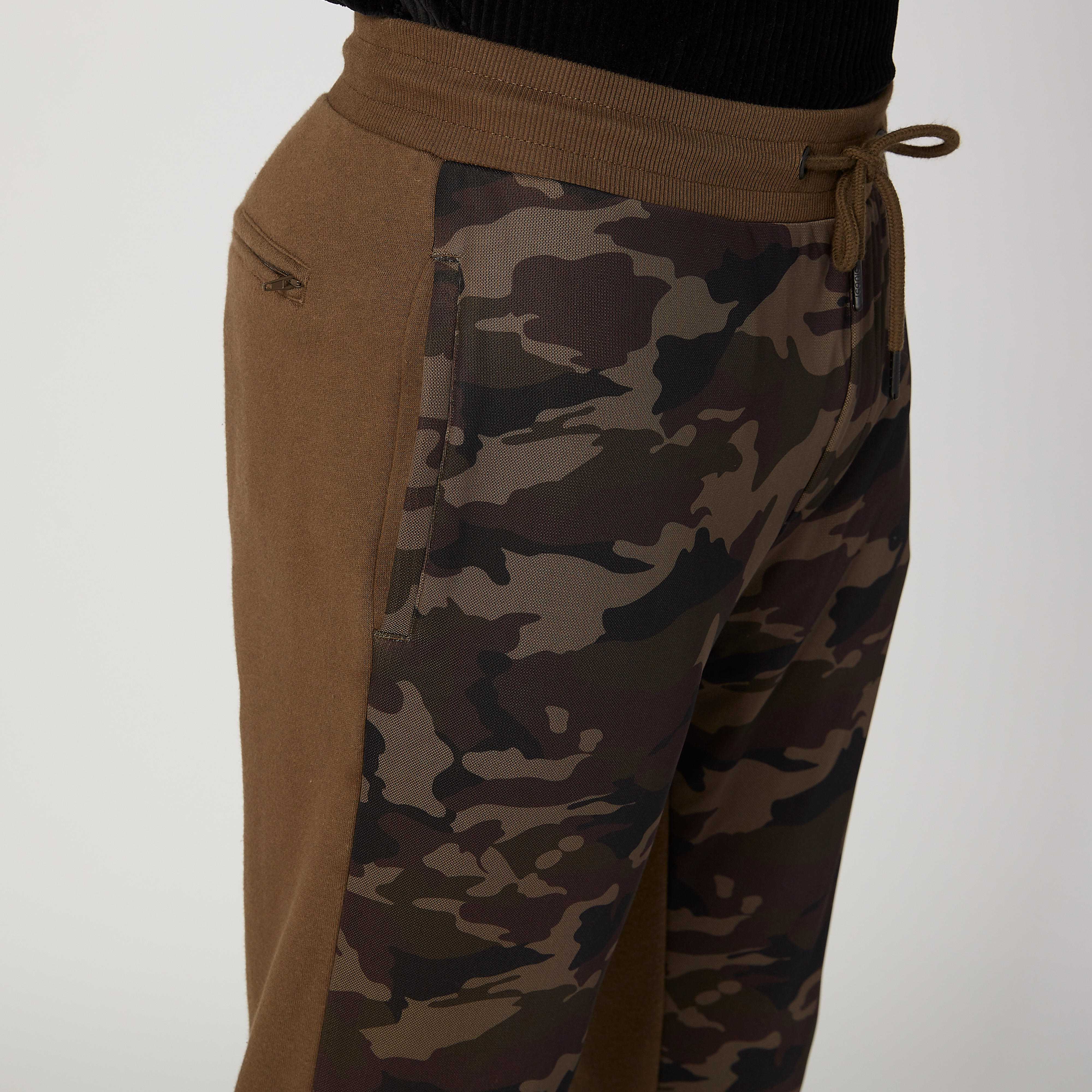 بنطلون رياضي سليم بجيوب وطبعات كامو من آيكونيك-men-clothing-bottoms-joggers-image-3