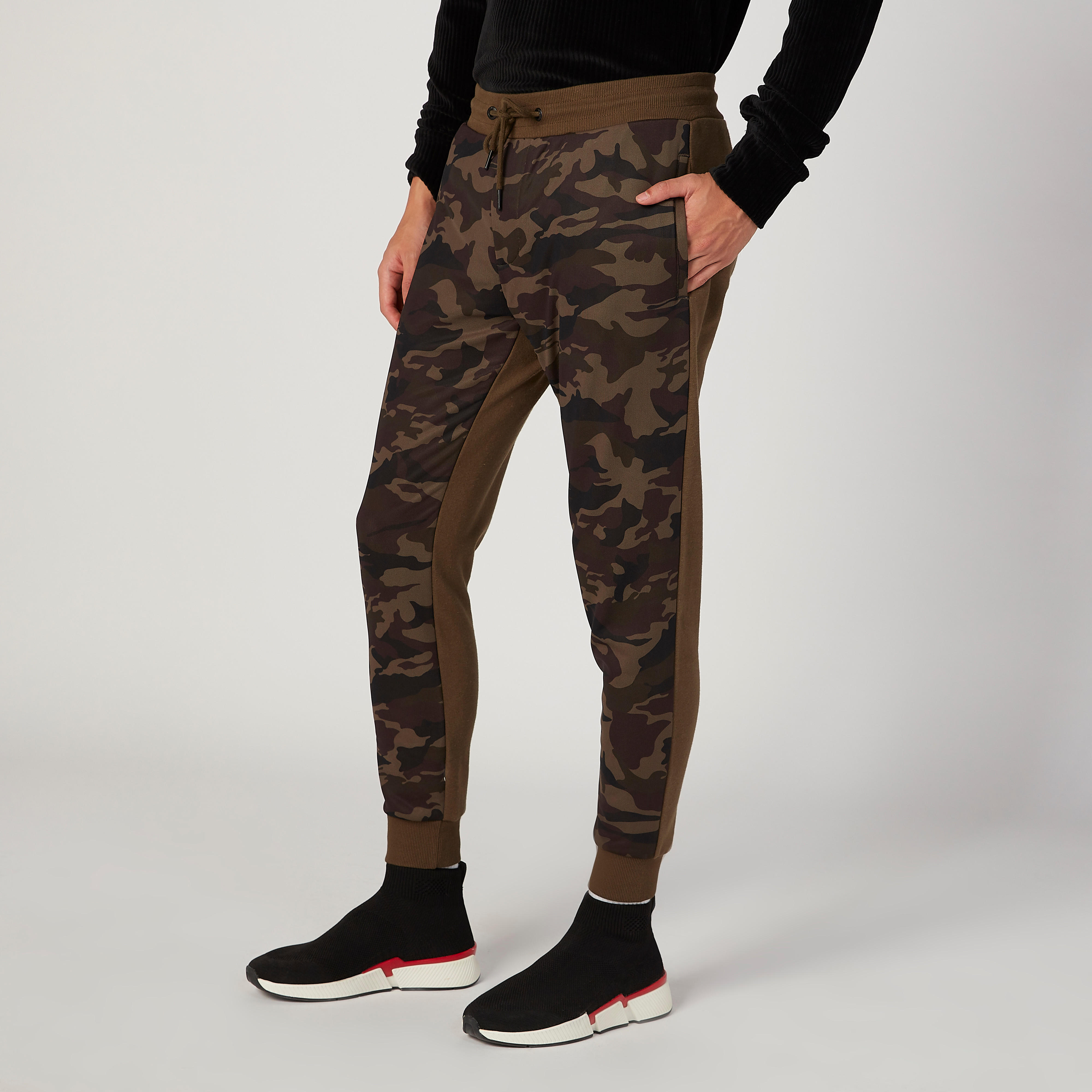 بنطلون رياضي سليم بجيوب وطبعات كامو من آيكونيك-men-clothing-bottoms-joggers-image-5