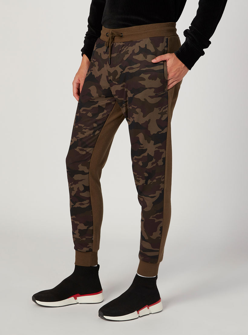 بنطلون رياضي سليم بجيوب وطبعات كامو من آيكونيك-men-clothing-bottoms-joggers-image-5