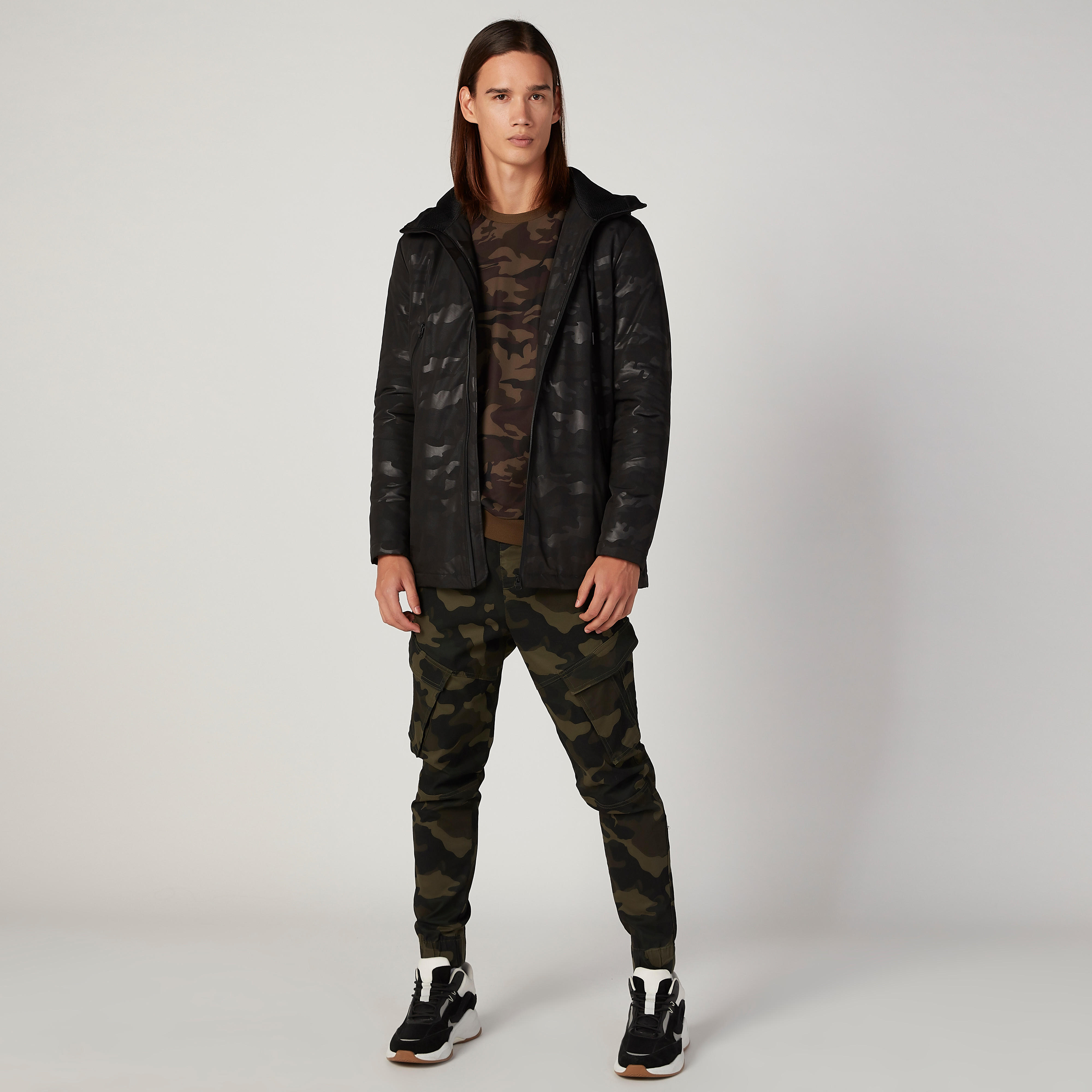 سويت شيرت سليم بياقة مستديرة وأكمام طويلة وطبعات من آيكونيك-men-winterwear-hoodiesandsweatshirts-image-2