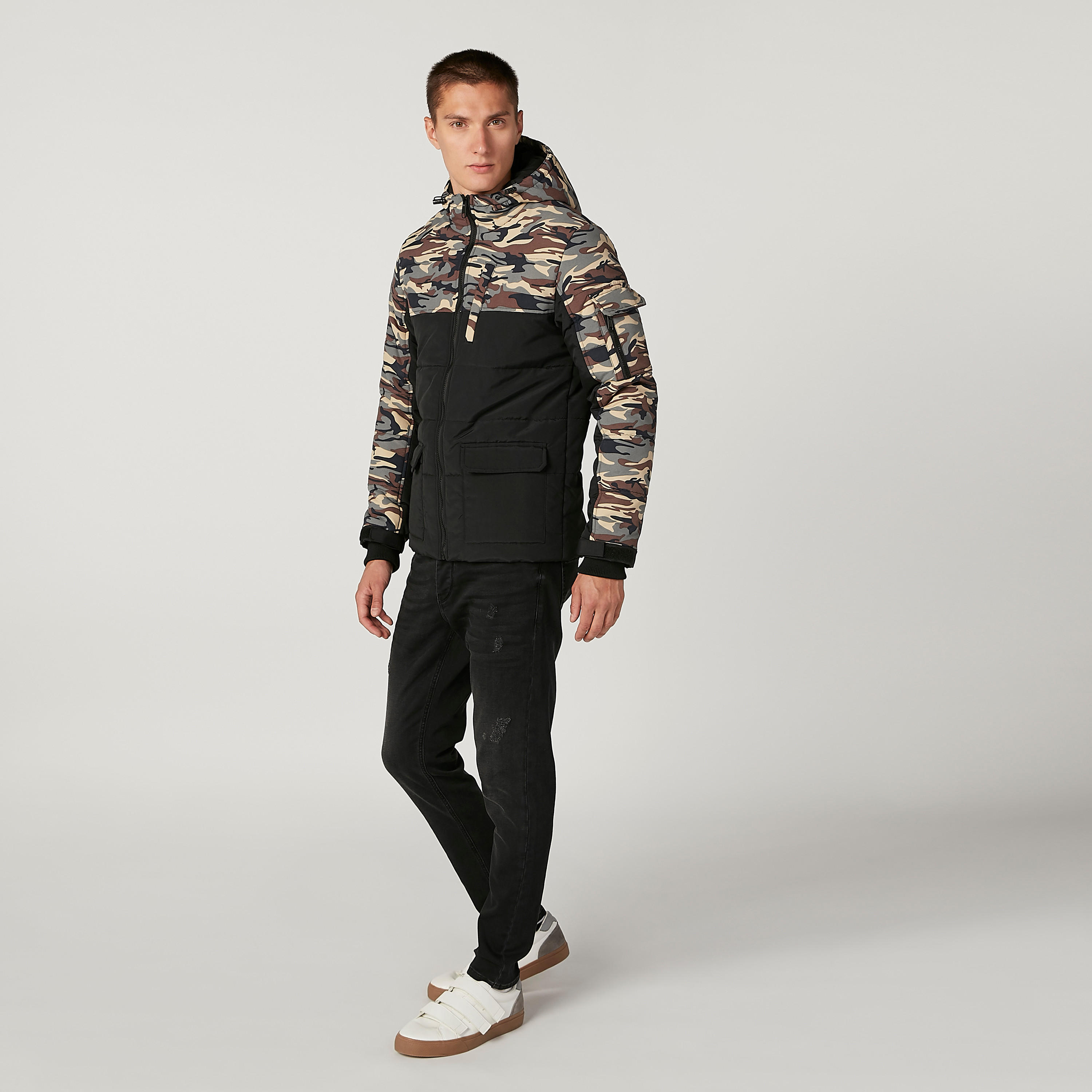 جاكيت بقبعة وأكمام طويلة وطبعات من آيكونيك-men-clothing-jacketsandblazers-jackets-image-2