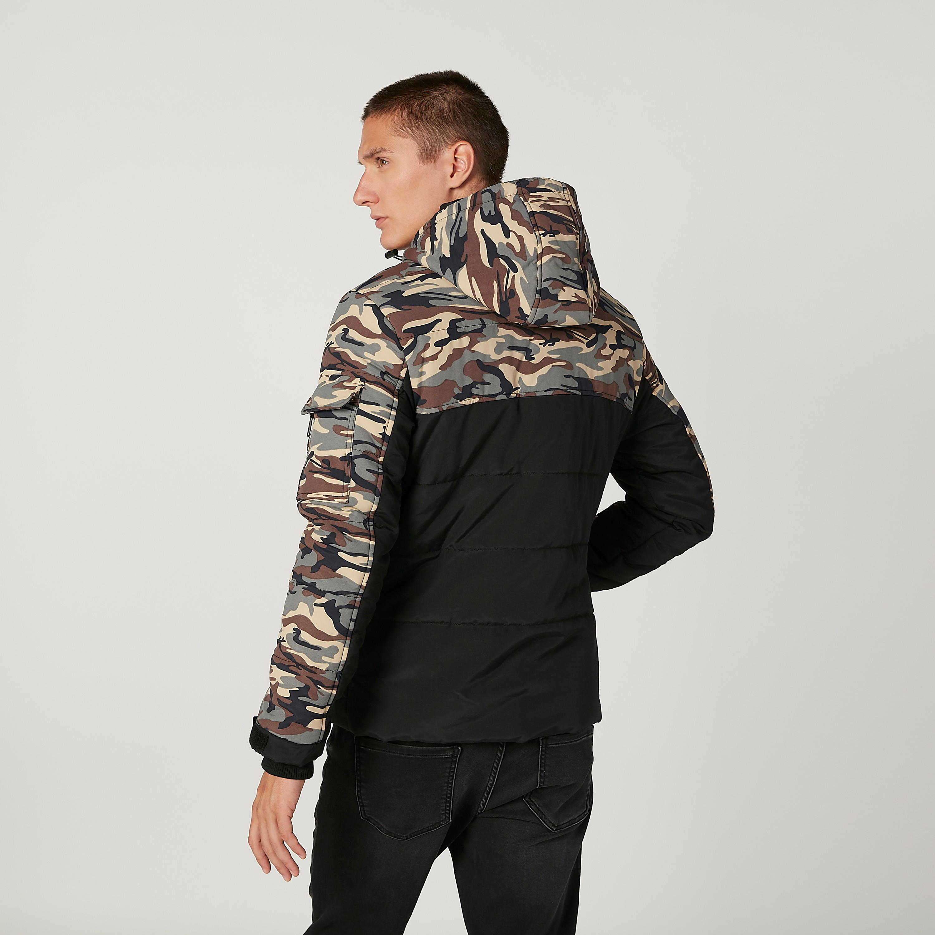 جاكيت بقبعة وأكمام طويلة وطبعات من آيكونيك-men-clothing-jacketsandblazers-jackets-image-4
