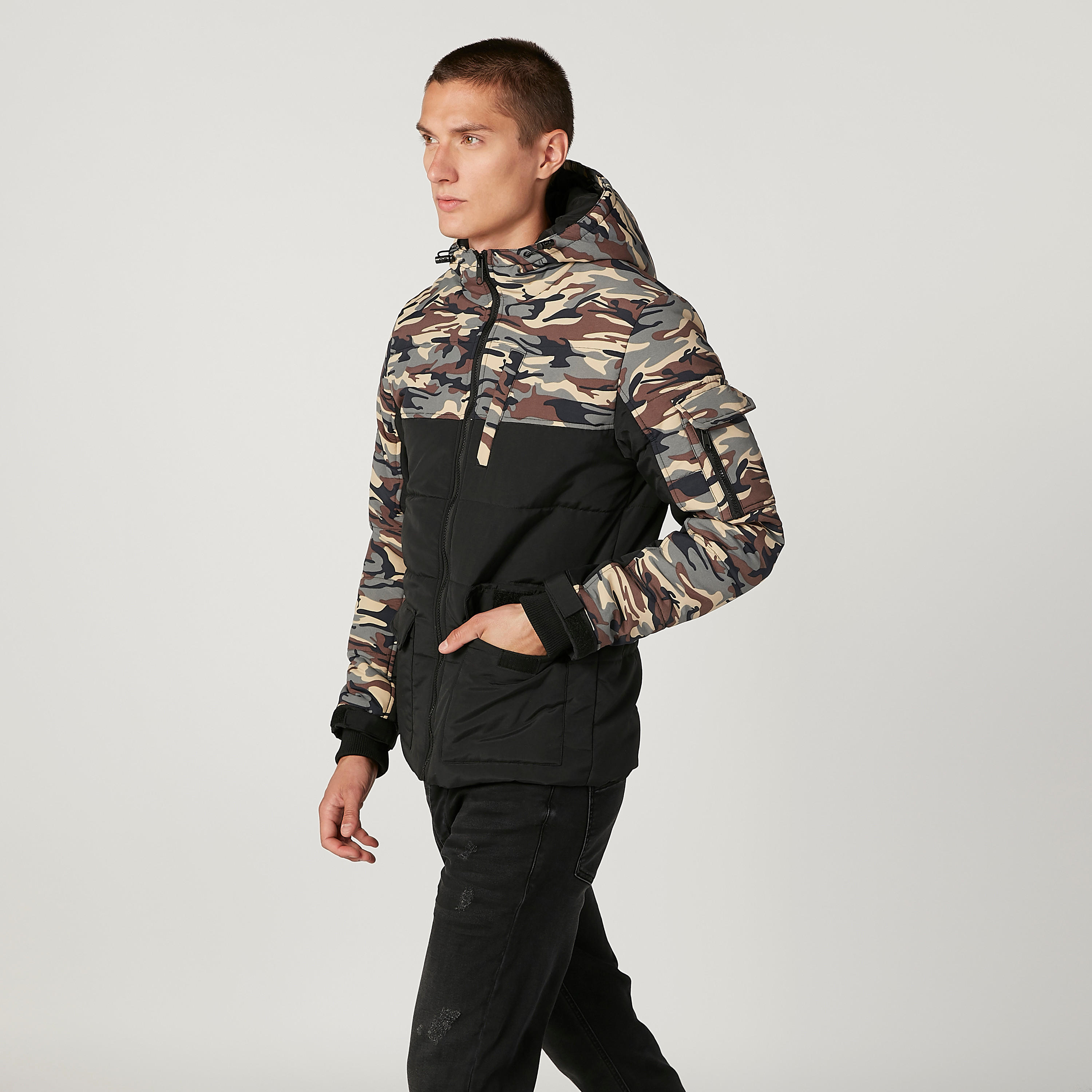 جاكيت بقبعة وأكمام طويلة وطبعات من آيكونيك-men-clothing-jacketsandblazers-jackets-image-5
