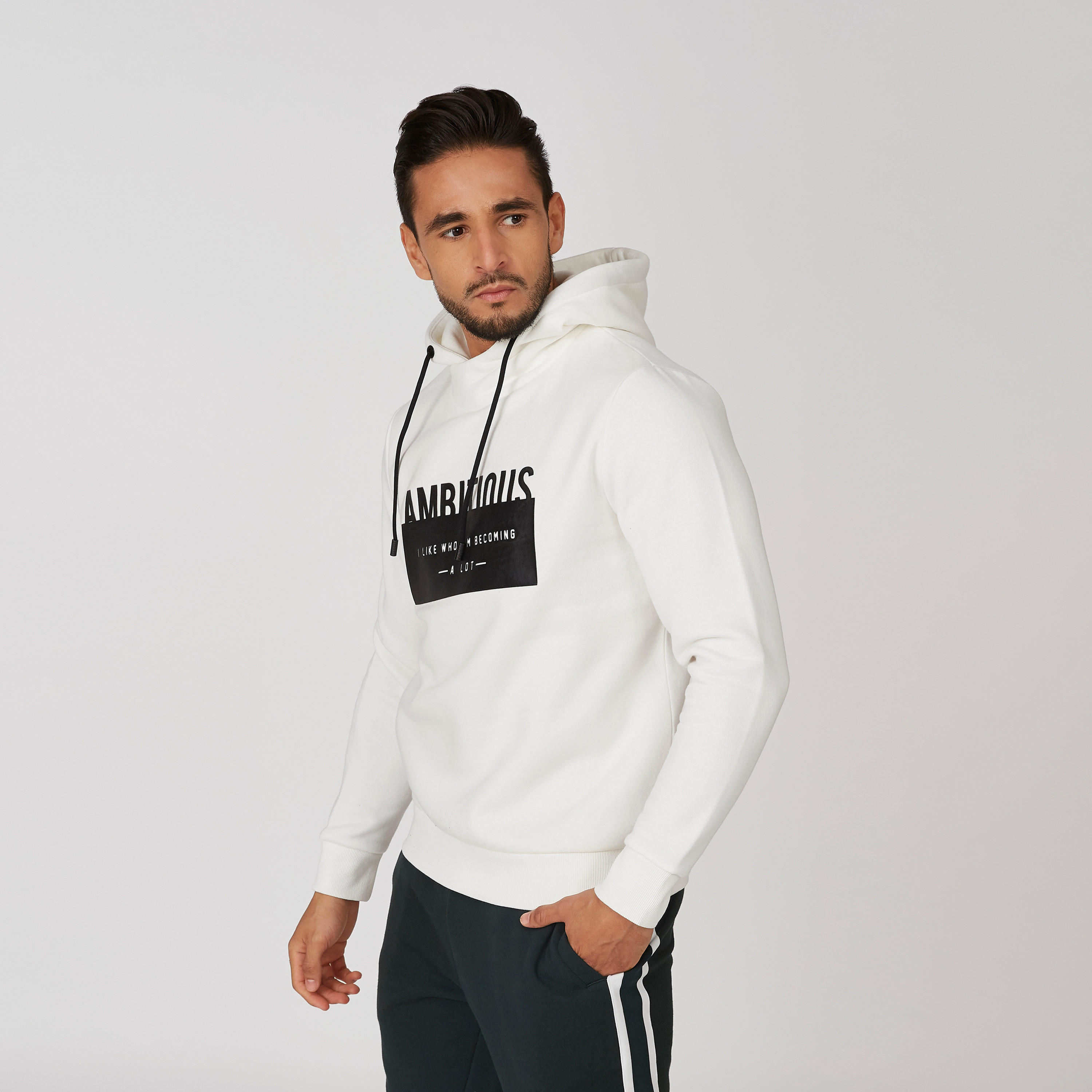 سويتشيرت بقبعة وأكمام طويلة وطبعات من آيكونيك-men-winterwear-hoodiesandsweatshirts-image-3