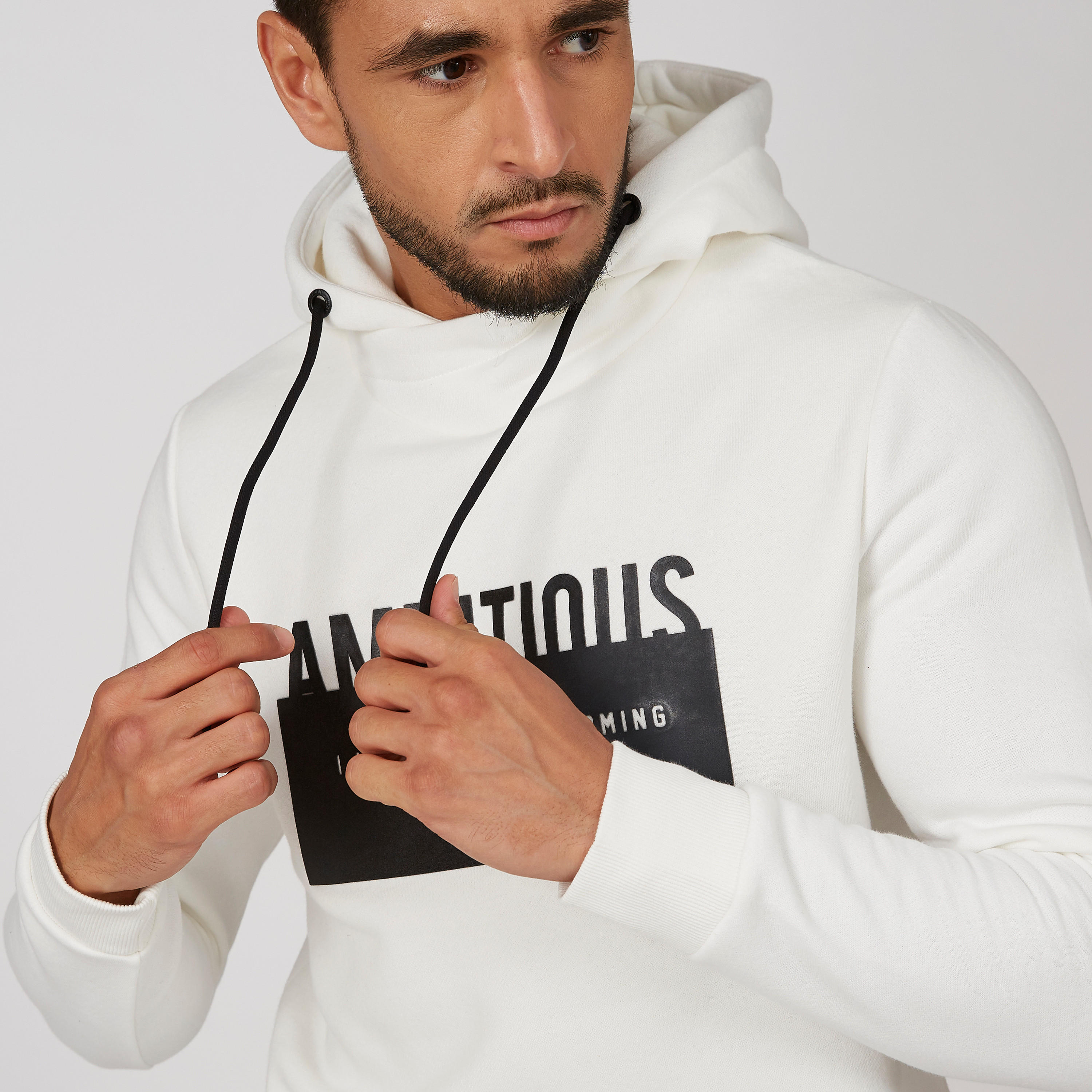 سويتشيرت بقبعة وأكمام طويلة وطبعات من آيكونيك-men-winterwear-hoodiesandsweatshirts-image-4