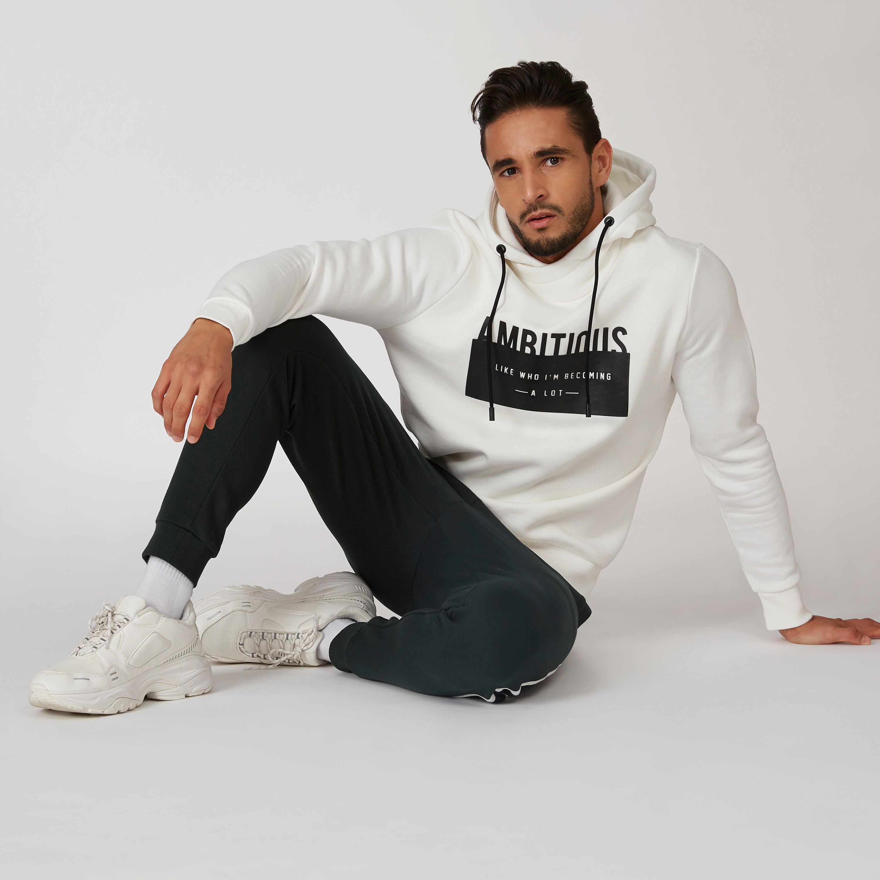 سويتشيرت بقبعة وأكمام طويلة وطبعات من آيكونيك-men-winterwear-hoodiesandsweatshirts-image-5