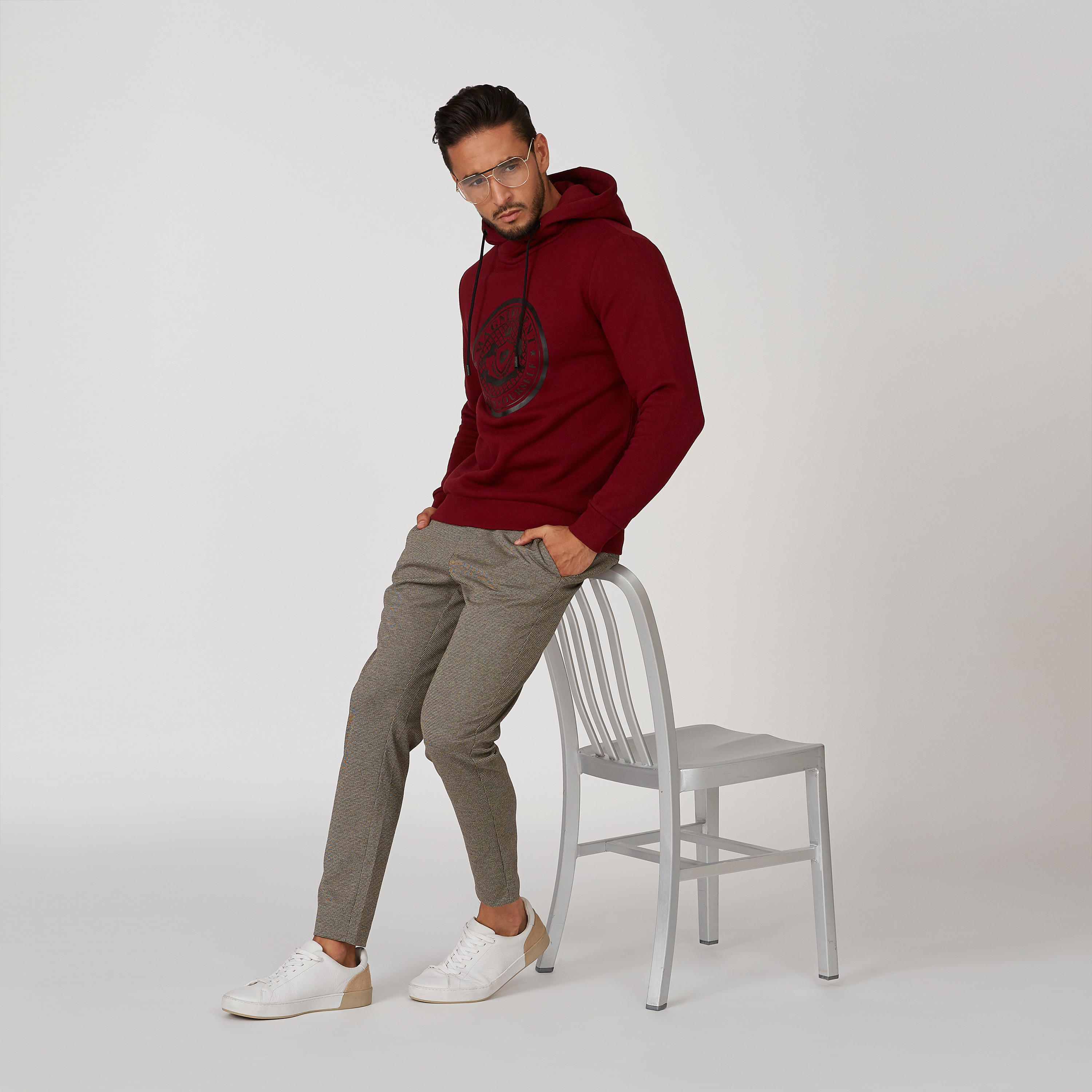 سويتشيرت بقبعة وأكمام طويلة وطبعات من آيكونيك-men-winterwear-hoodiesandsweatshirts-image-1