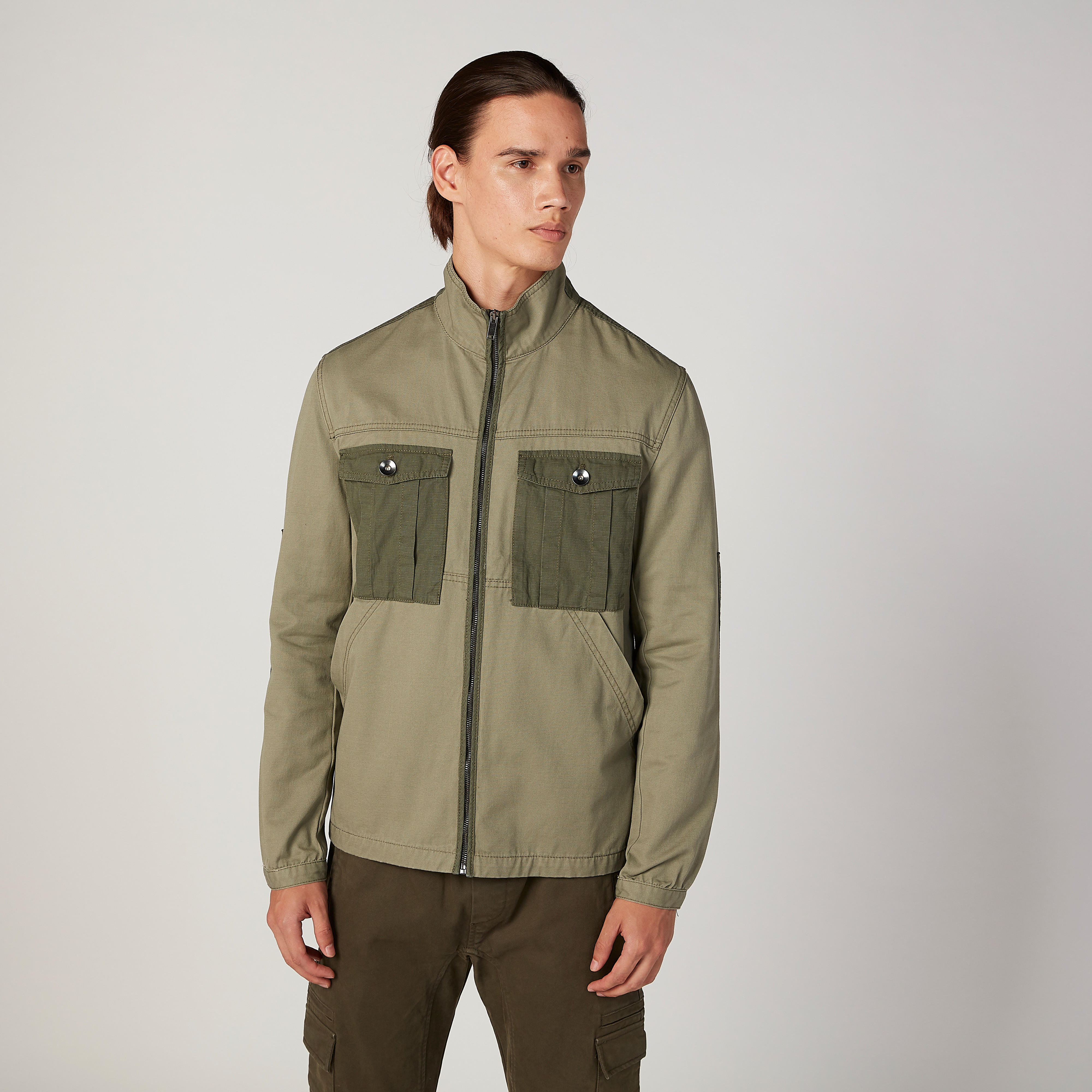 جاكيت بارز الملمس بياقة عالية وأكمام طويلة وجيوب من آيكونيك-men-clothing-jacketsandblazers-jackets-image-4