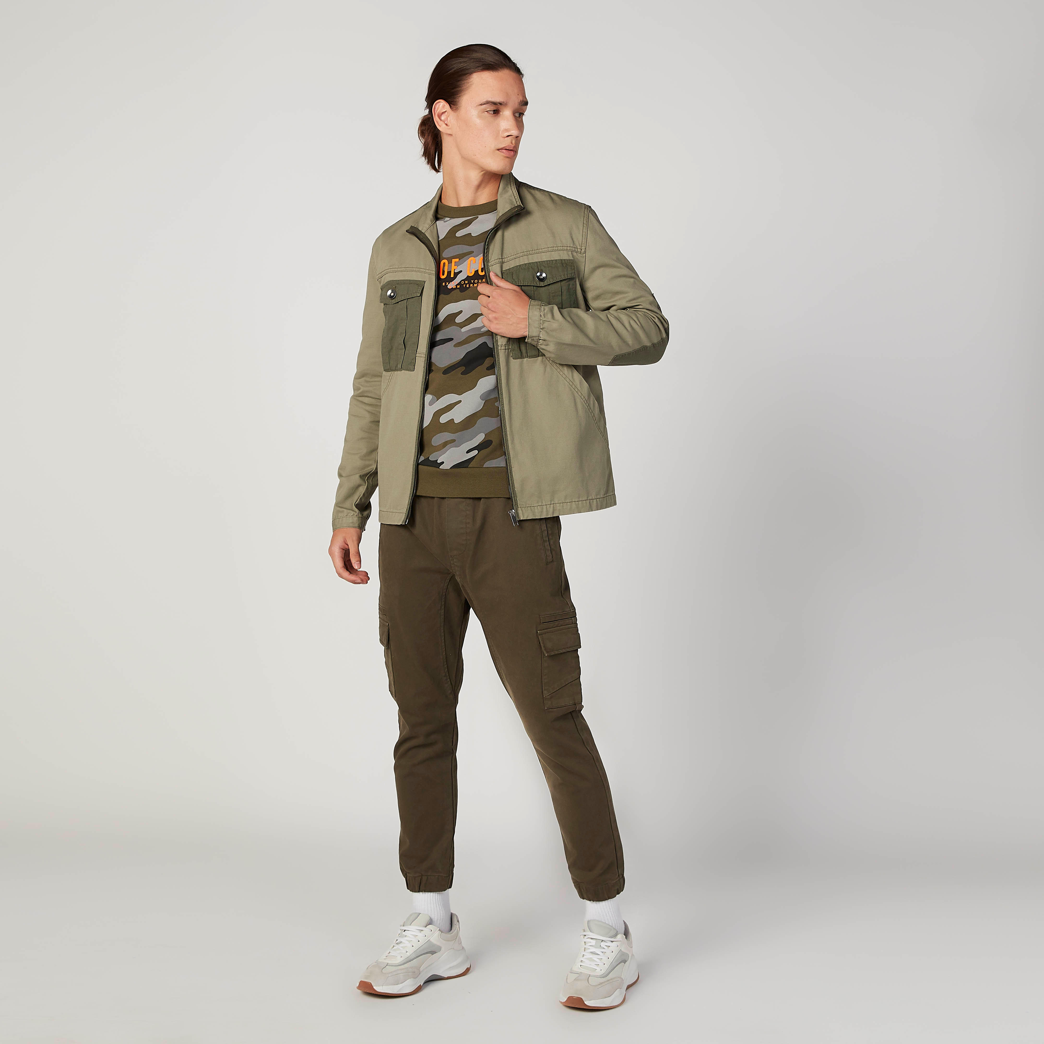 جاكيت بارز الملمس بياقة عالية وأكمام طويلة وجيوب من آيكونيك-men-clothing-jacketsandblazers-jackets-image-3