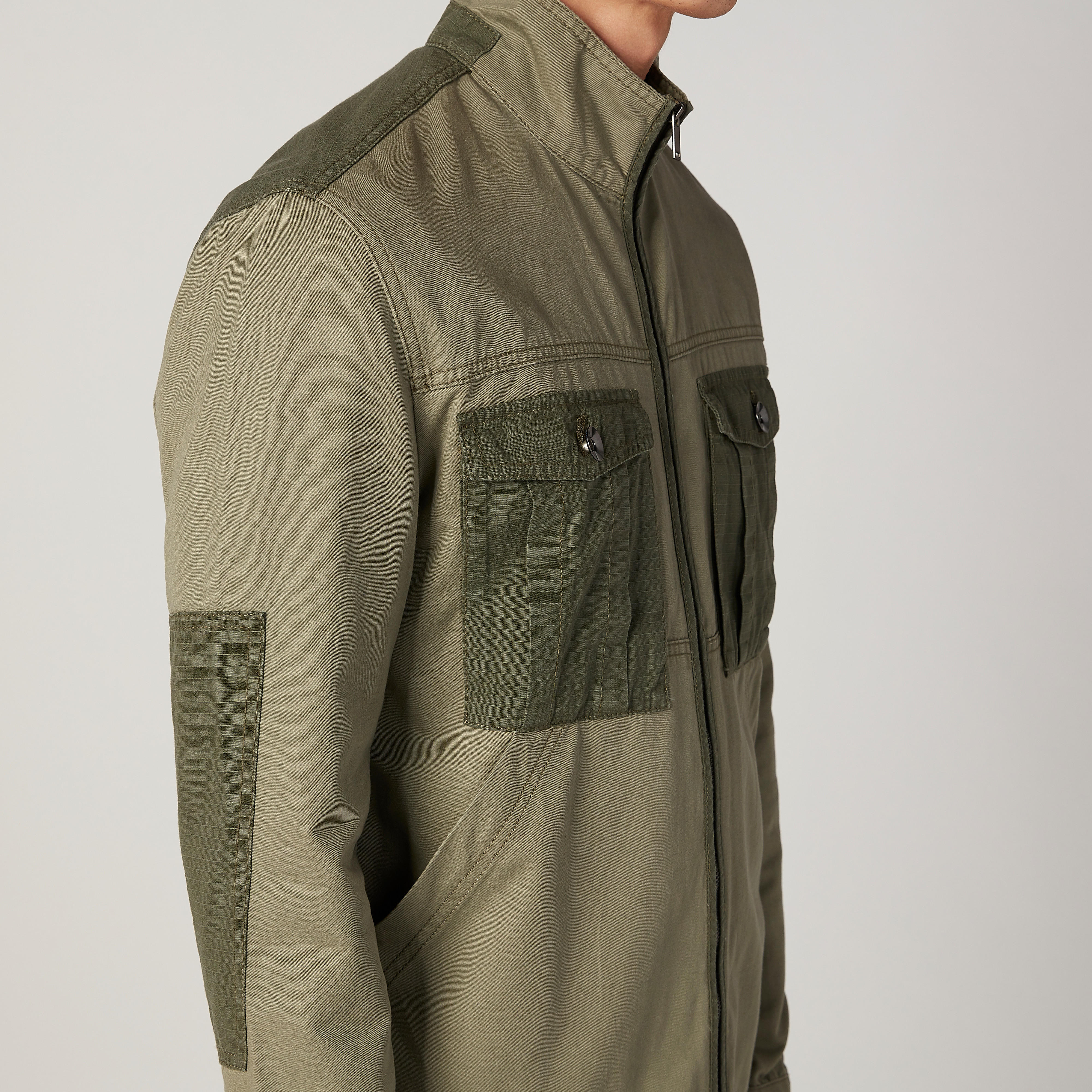 جاكيت بارز الملمس بياقة عالية وأكمام طويلة وجيوب من آيكونيك-men-clothing-jacketsandblazers-jackets-image-2