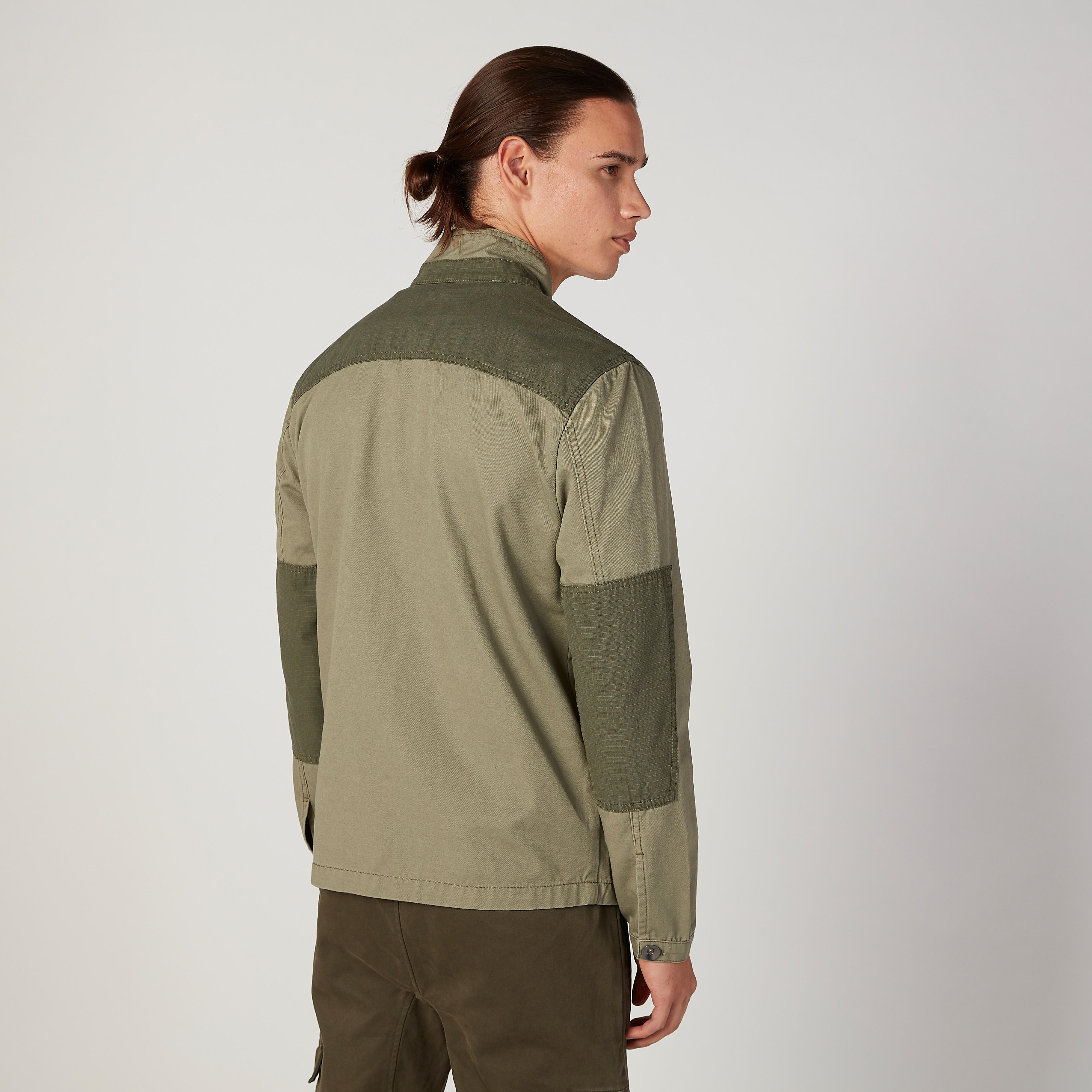 جاكيت بارز الملمس بياقة عالية وأكمام طويلة وجيوب من آيكونيك-men-clothing-jacketsandblazers-jackets-image-1