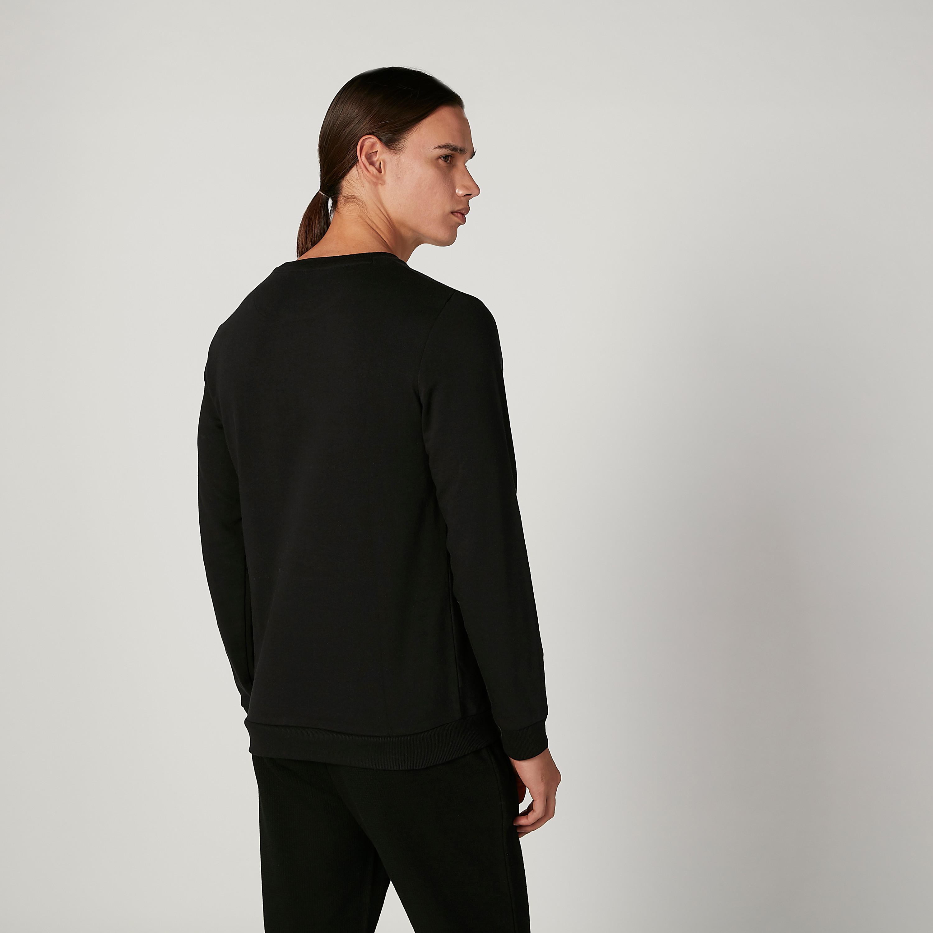 سويت شيرت سليم بياقة ضيّقة وأكمام طويلة وطبعات من آيكونيك-men-winterwear-hoodiesandsweatshirts-image-4