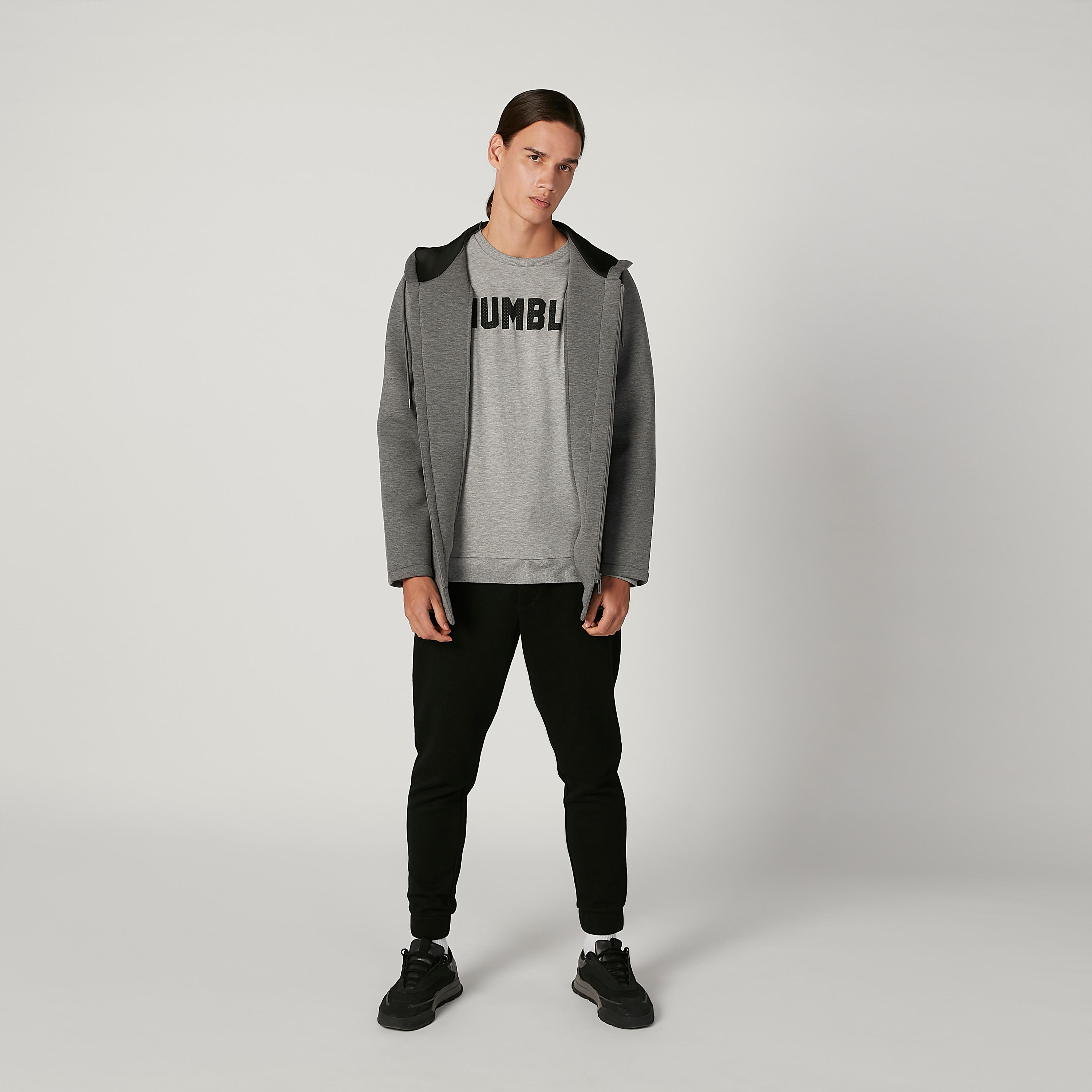 سويت شيرت سليم بياقة ضيّقة وأكمام طويلة وطبعات من آيكونيك-men-winterwear-hoodiesandsweatshirts-image-2