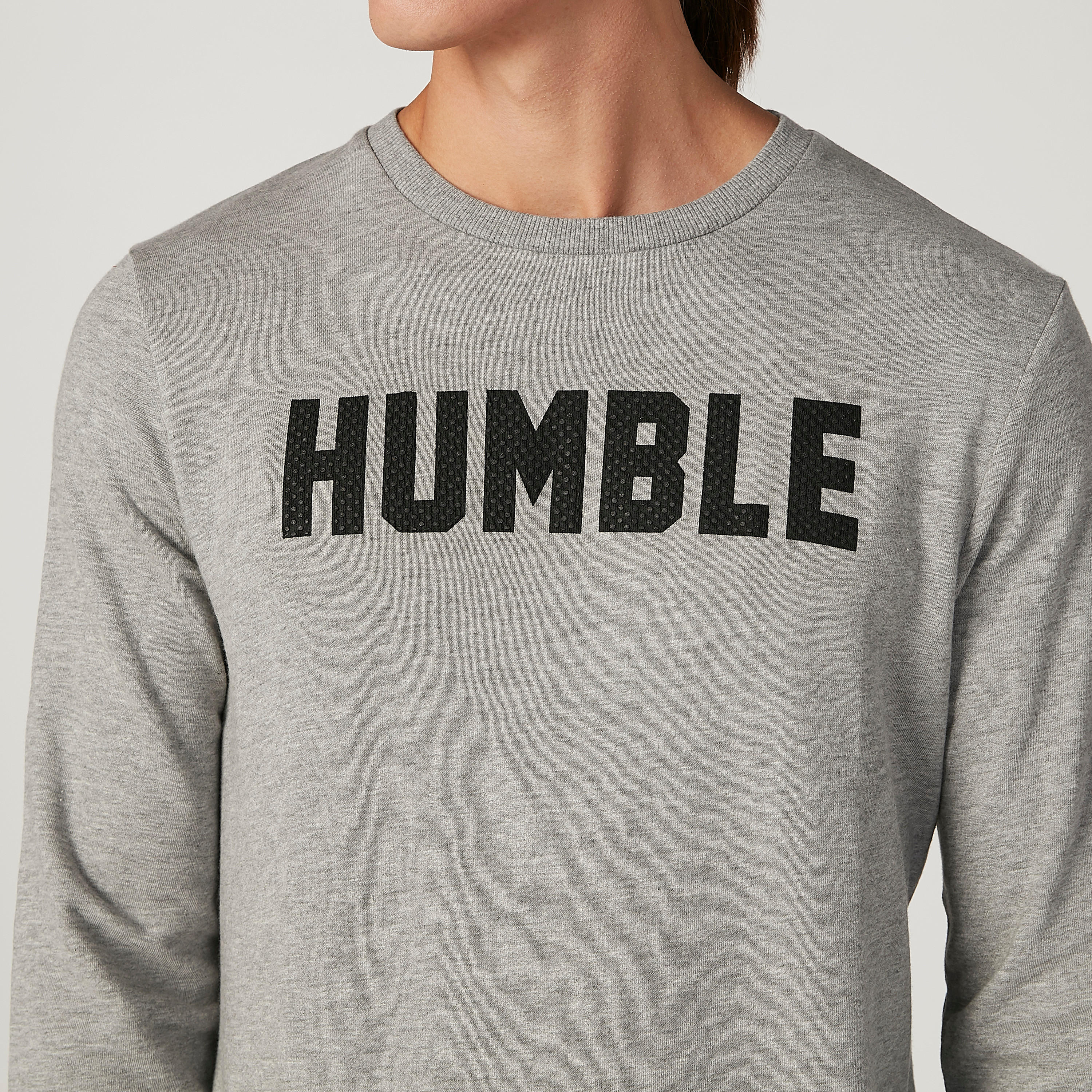 سويت شيرت سليم بياقة ضيّقة وأكمام طويلة وطبعات من آيكونيك-men-winterwear-hoodiesandsweatshirts-image-3