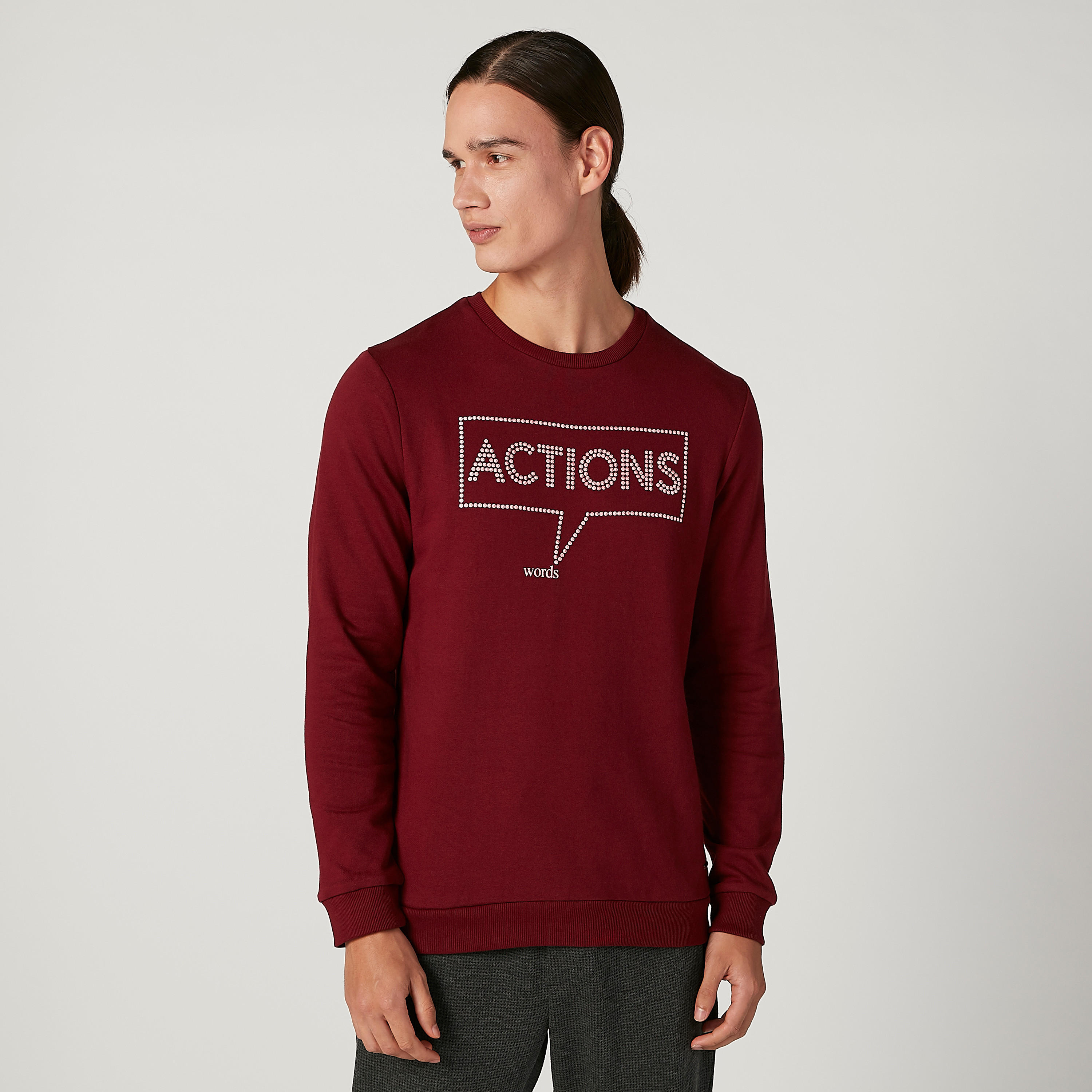 سويت شيرت بقصّة سليم وأكمام طويلة وطبعات من آيكونيك-men-winterwear-hoodiesandsweatshirts-image-4