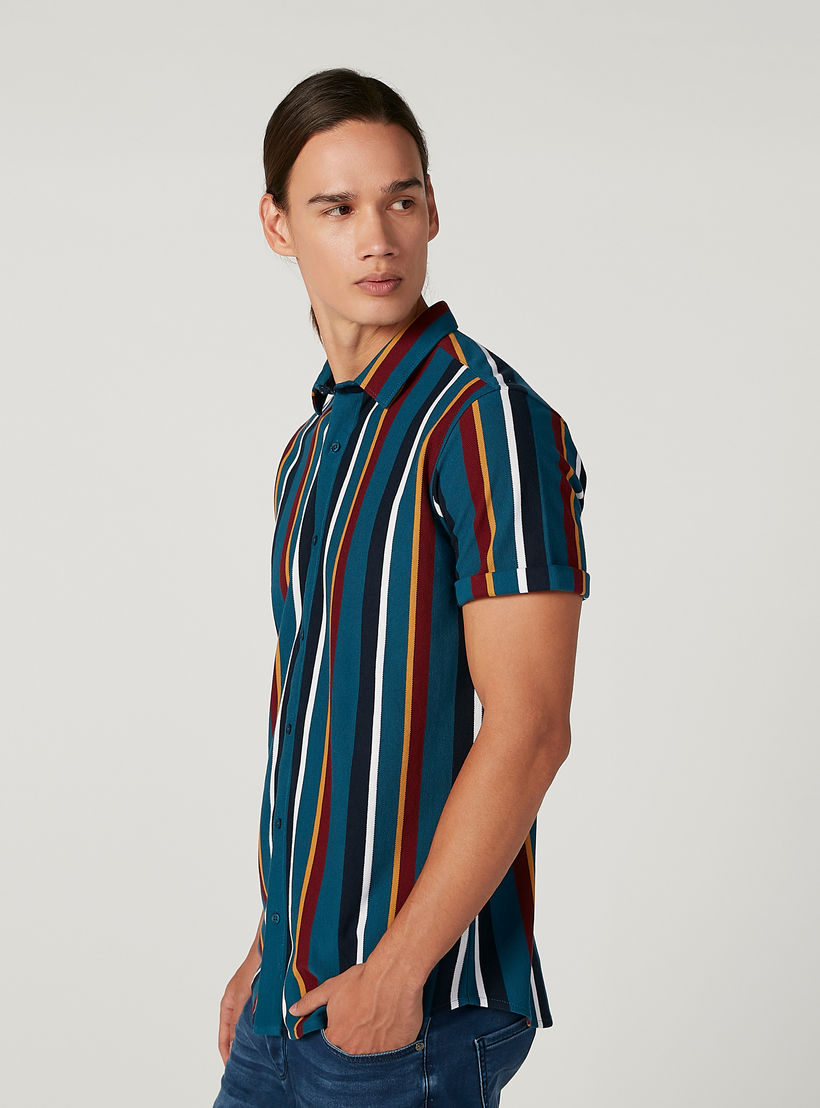 قميص مقلّم بقصّة سليم وأكمام قصيرةمن آيكونيك-men-clothing-shirts-image-1