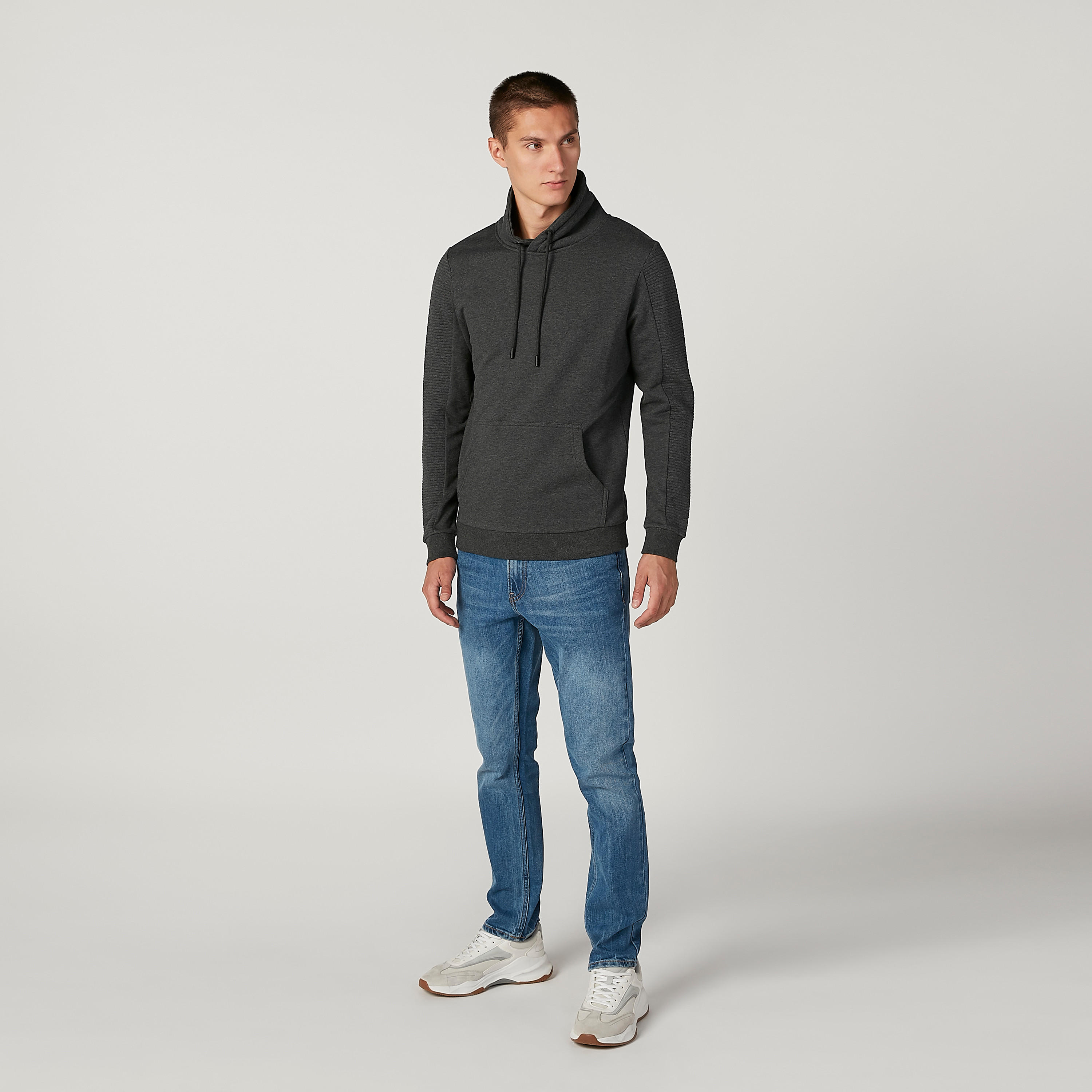 سويت شيرت سليم سادة بقبّعة وأكمام طويلة من آيكونيك-men-winterwear-hoodiesandsweatshirts-image-2
