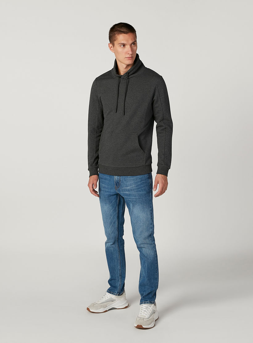 سويت شيرت سليم سادة بقبّعة وأكمام طويلة من آيكونيك-men-winterwear-hoodiesandsweatshirts-image-2
