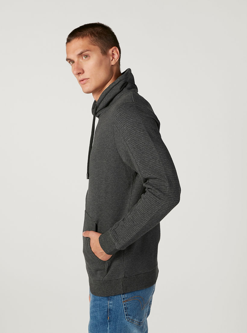 سويت شيرت سليم سادة بقبّعة وأكمام طويلة من آيكونيك-men-winterwear-hoodiesandsweatshirts-image-5