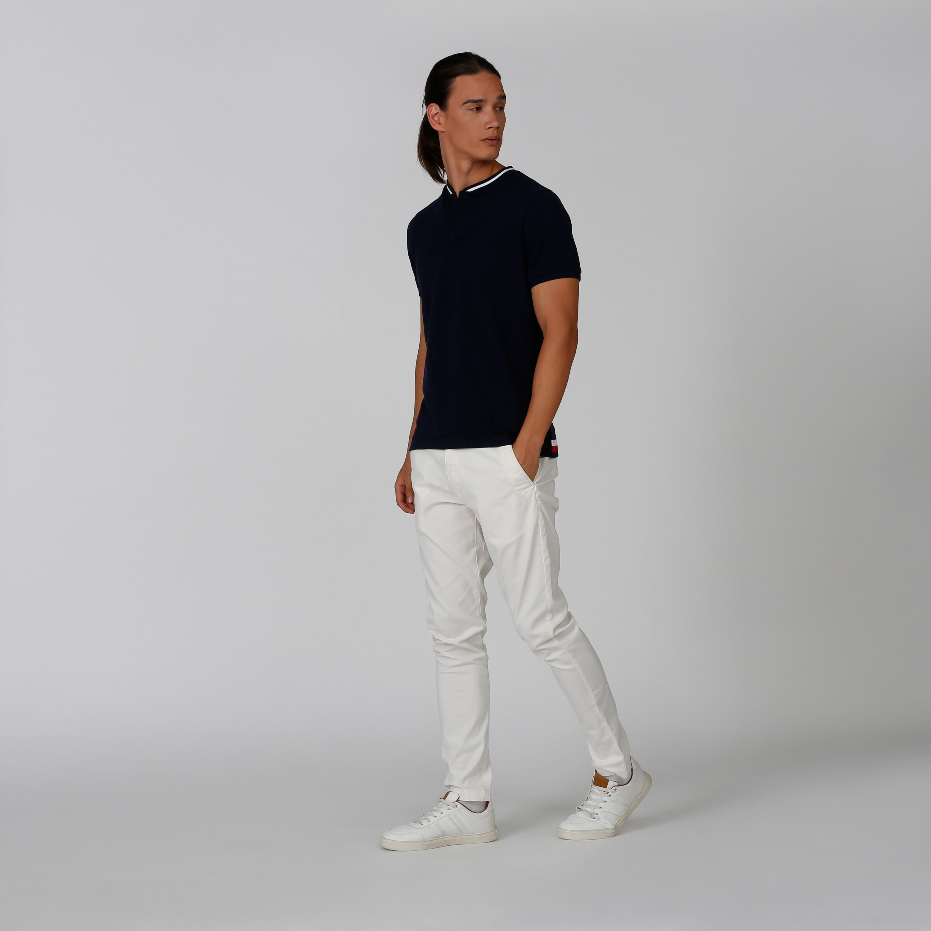 تيشيرت سليم بارز الملمس بياقة هينلي وأكمام قصيرة من آيكونيك-men-clothing-tshirtsandpolos-tshirts-image-11