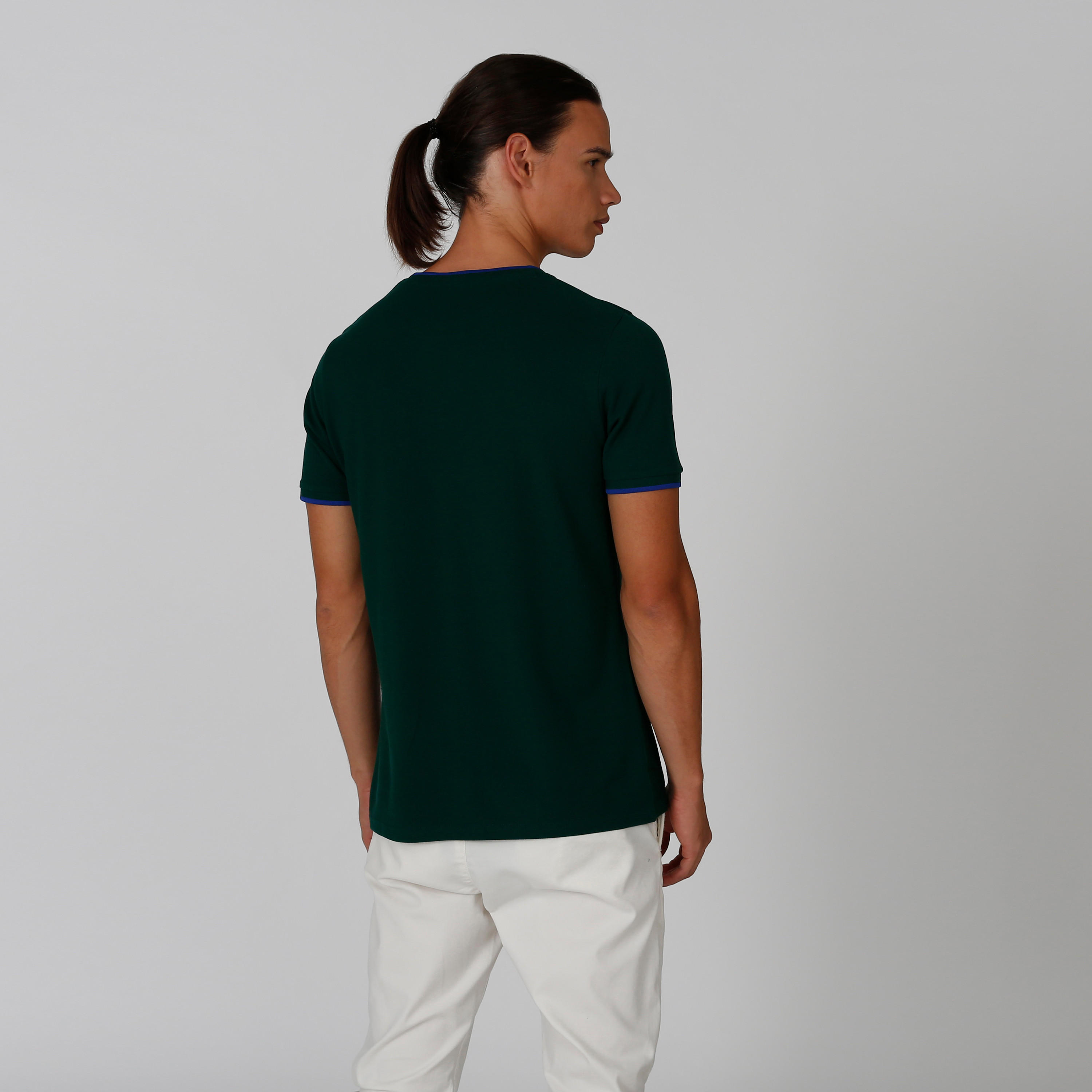 تيشيرت سليم بارز الملمس بياقة مستديرة وجيب على الصدر من آيكونيك-men-clothing-tshirtsandpolos-tshirts-image-2