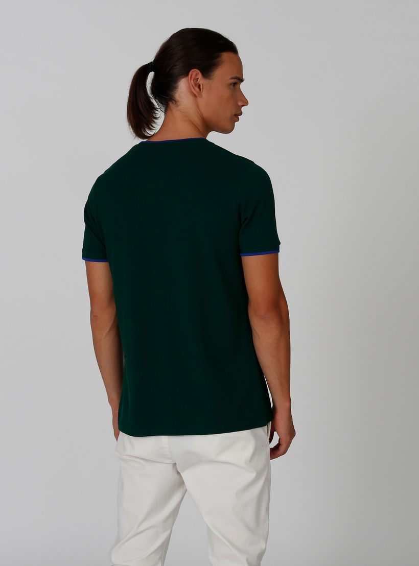 تيشيرت سليم بارز الملمس بياقة مستديرة وجيب على الصدر من آيكونيك-men-clothing-tshirtsandpolos-tshirts-image-2