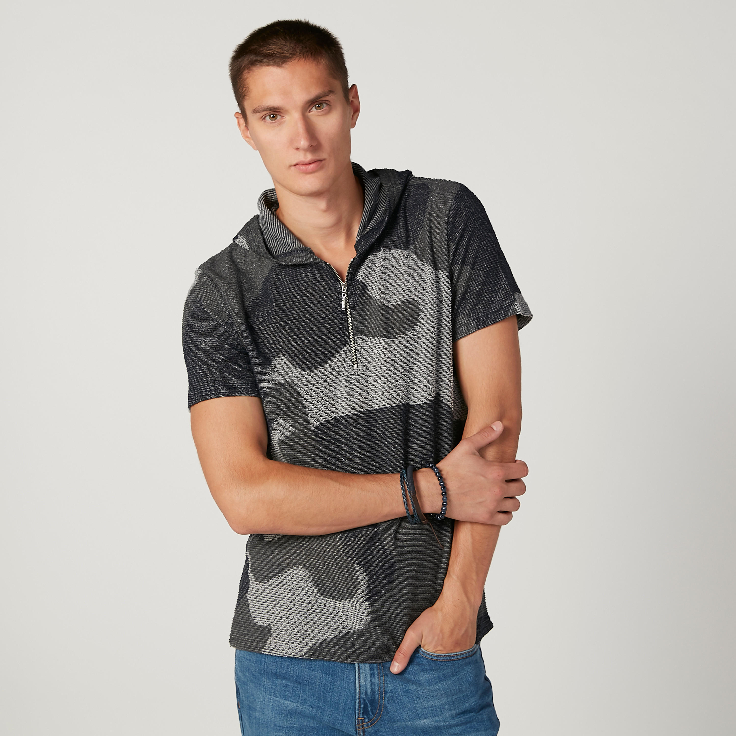 تيشيرت سليم بارز الملمس بقبّعة وأكمام قصيرة من آيكونيك-men-clothing-tshirtsandpolos-tshirts-image-1