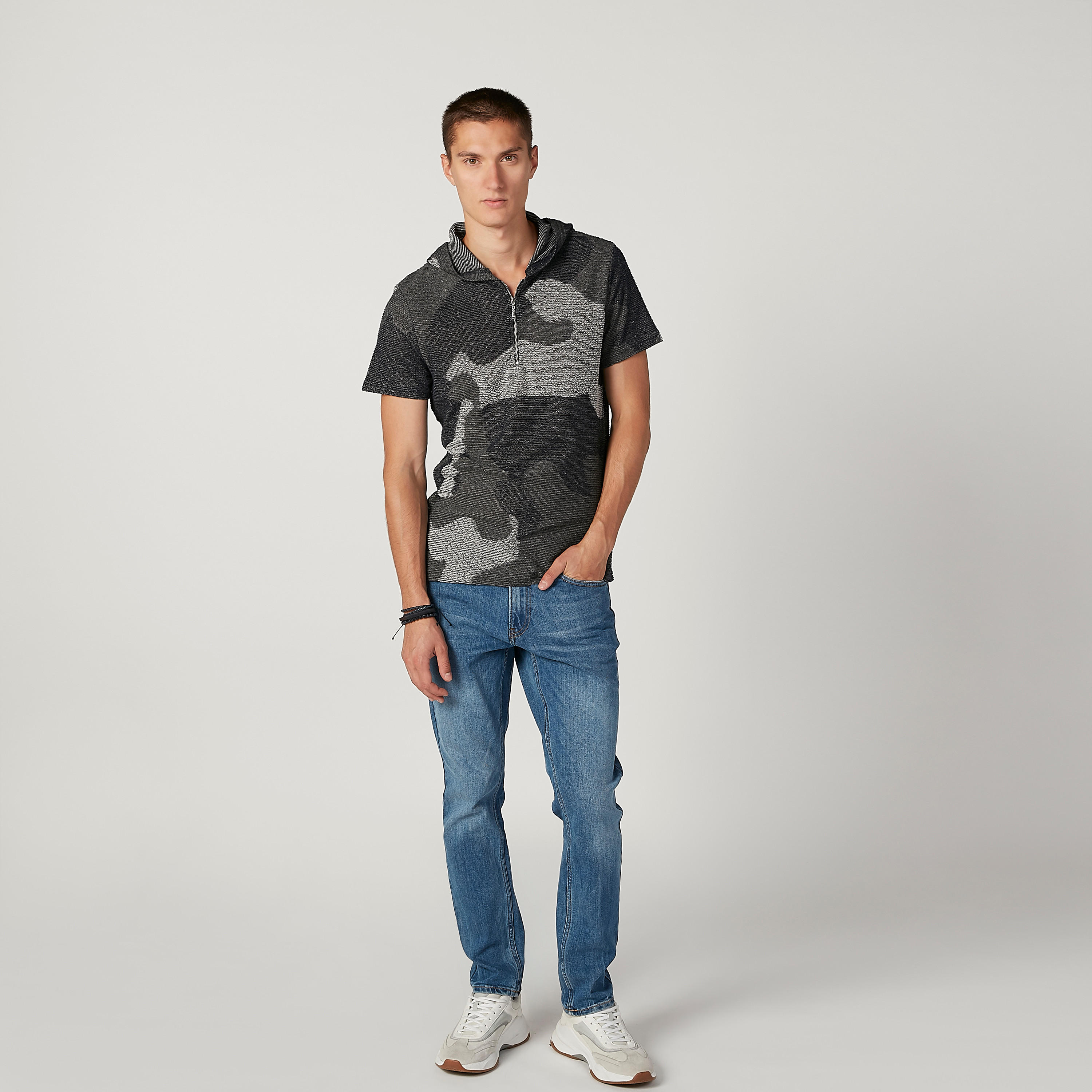 تيشيرت سليم بارز الملمس بقبّعة وأكمام قصيرة من آيكونيك-men-clothing-tshirtsandpolos-tshirts-image-2