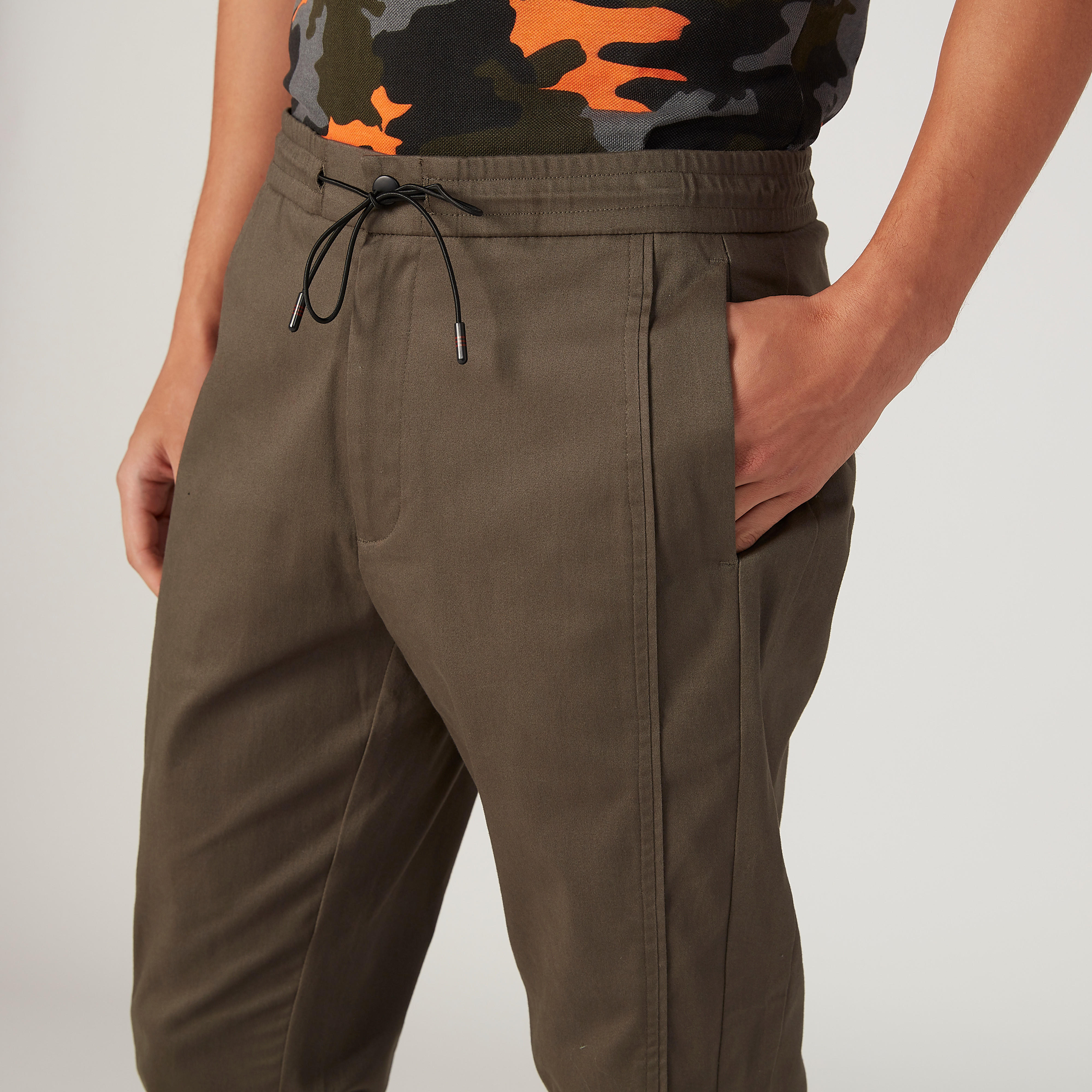 بنطلون سليم سادة بخصر متوسط الارتفاع وجيوب من آيكونيك-men-clothing-bottoms-trousersandchinos-trousers-image-3