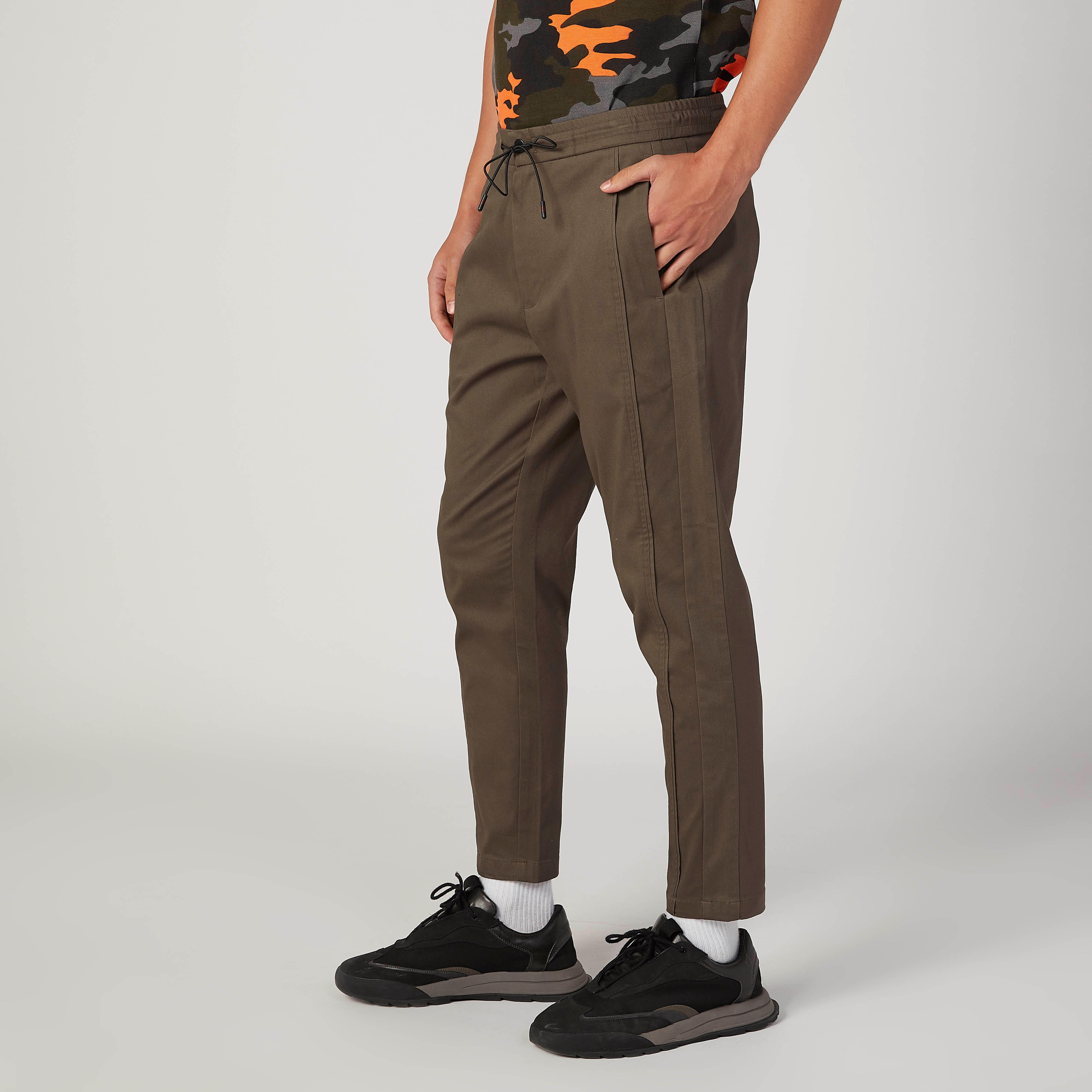 بنطلون سليم سادة بخصر متوسط الارتفاع وجيوب من آيكونيك-men-clothing-bottoms-trousersandchinos-trousers-image-5