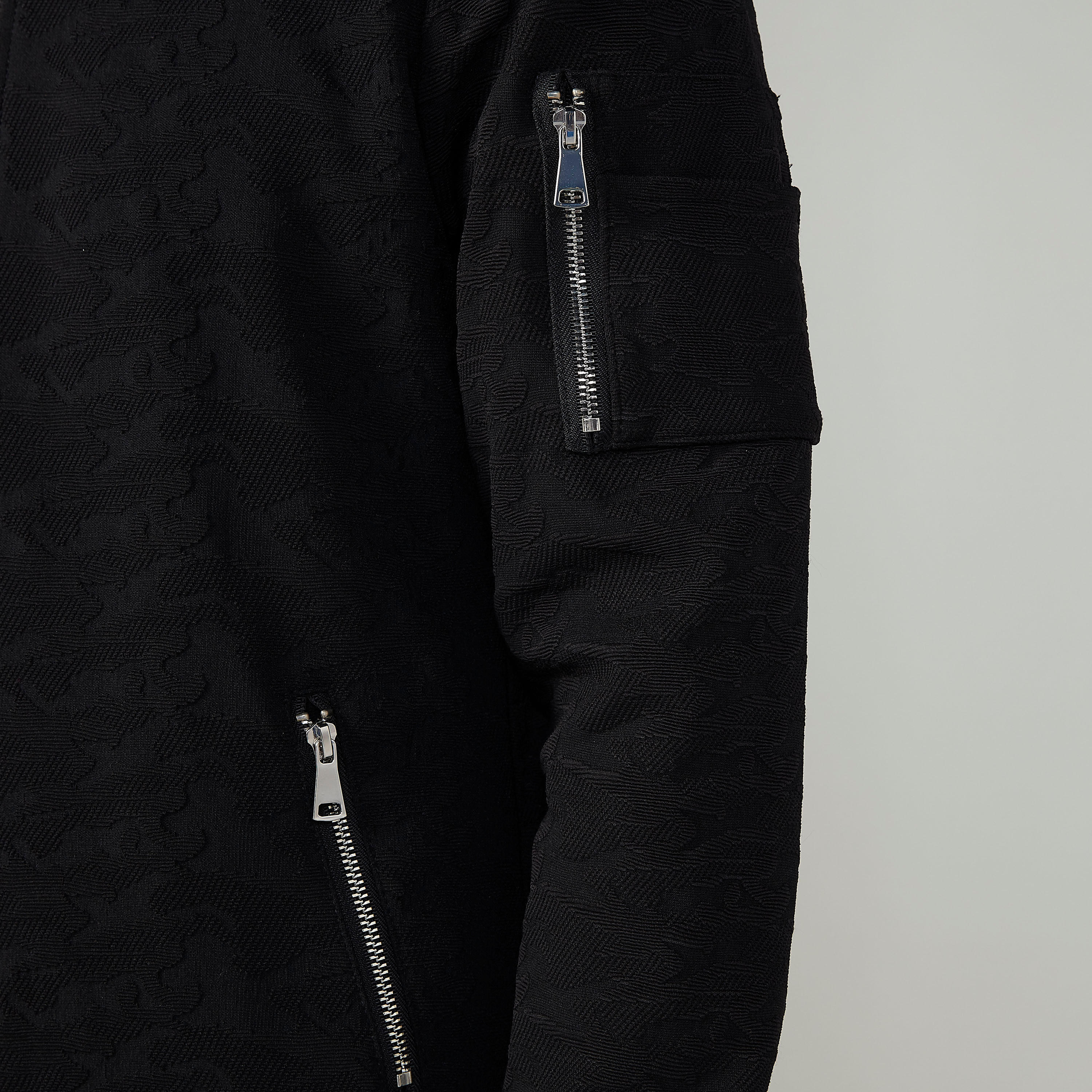 جاكيت بارز الملمس بأكمام طويلة وتفاصيل سحاب من آيكونيك-men-clothing-jacketsandblazers-jackets-image-3