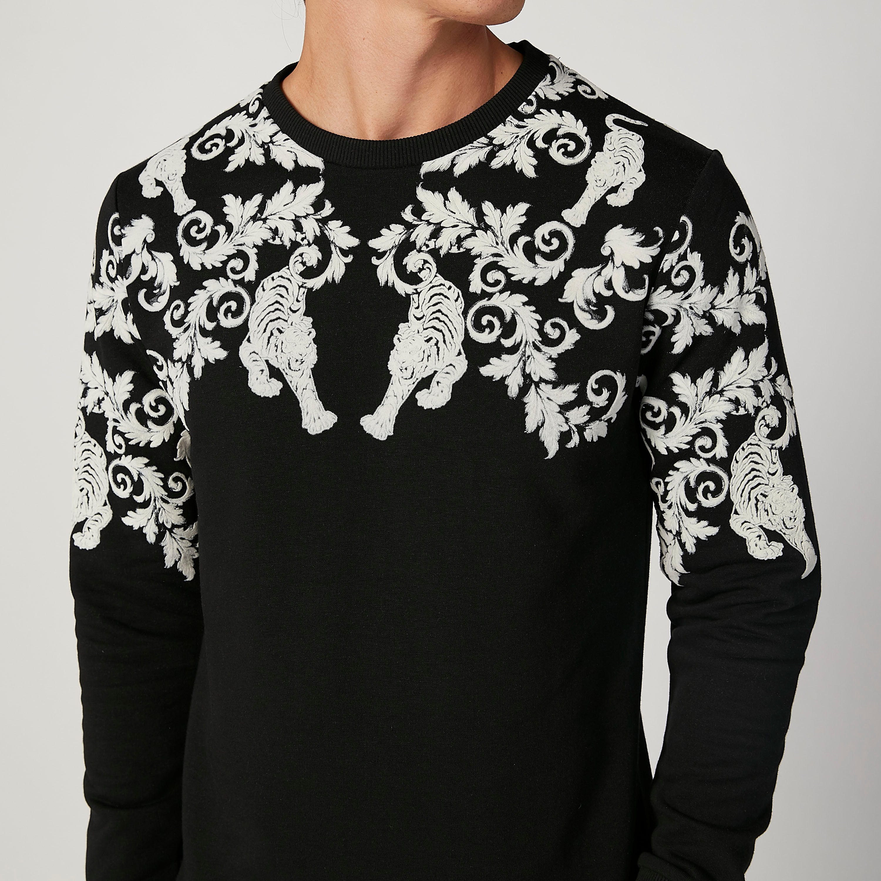 سويت شيرت سليم بياقة ضيّقة وأكمام طويلة وطبعات من آيكونيك-men-winterwear-hoodiesandsweatshirts-image-3