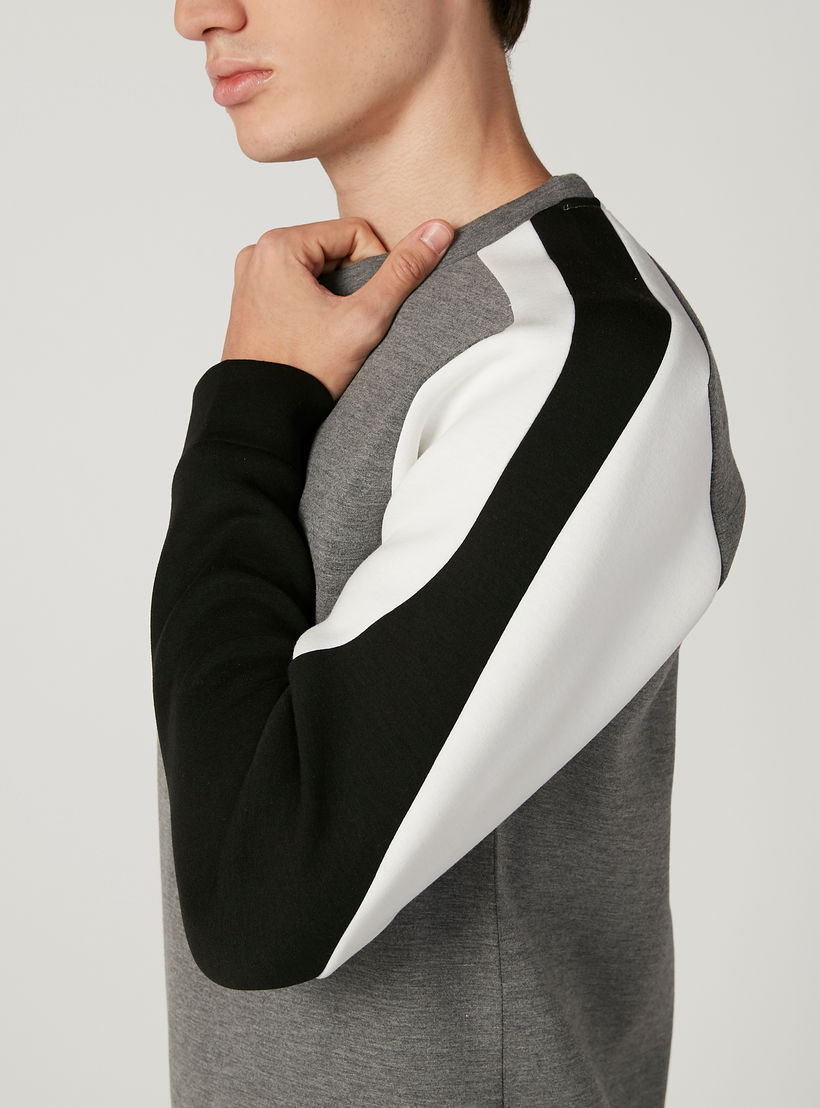 سويت شيرت سليم بكتل ألوان بياقة ضيّقة وأكمام طويلة من آيكونيك-men-winterwear-hoodiesandsweatshirts-image-3