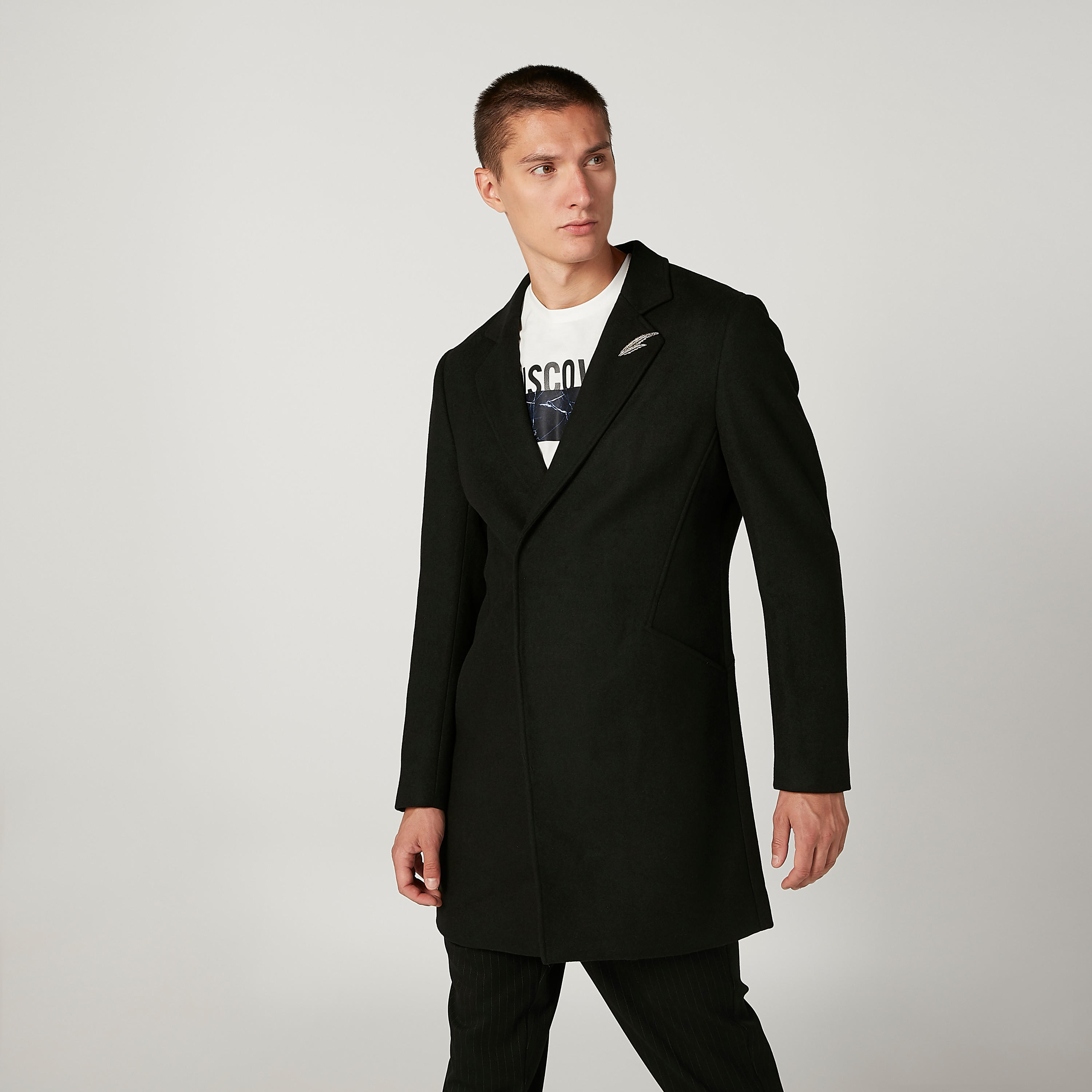 معطف طويل سليم سادة بياقة مطويّة وأكمام طويلة من آيكونيك-men-clothing-jacketsandblazers-coats-image-1
