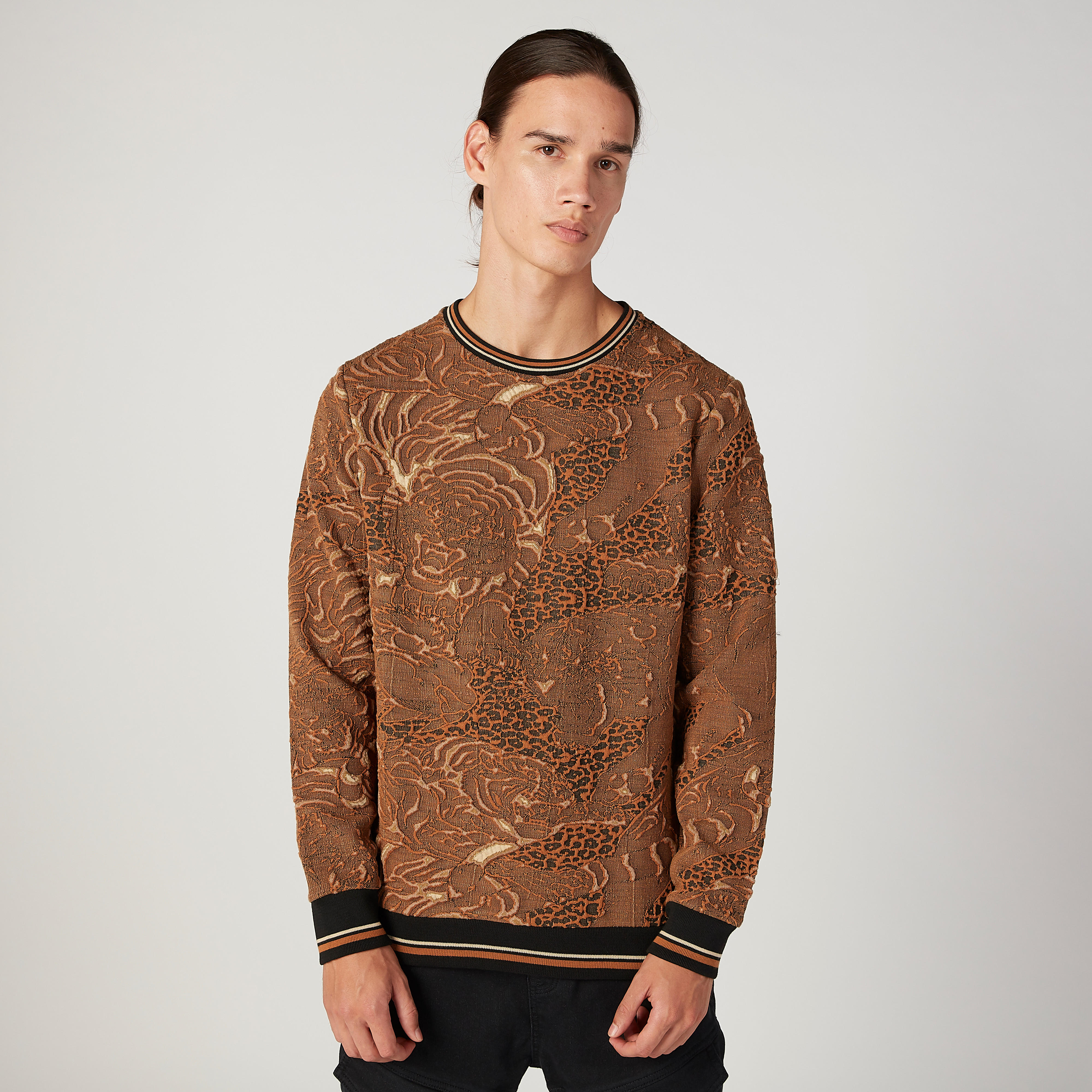 سويت شيرت سليم بارز الملمس بياقة ضيّقة وأكمام طويلة من آيكونيك-men-winterwear-hoodiesandsweatshirts-image-1