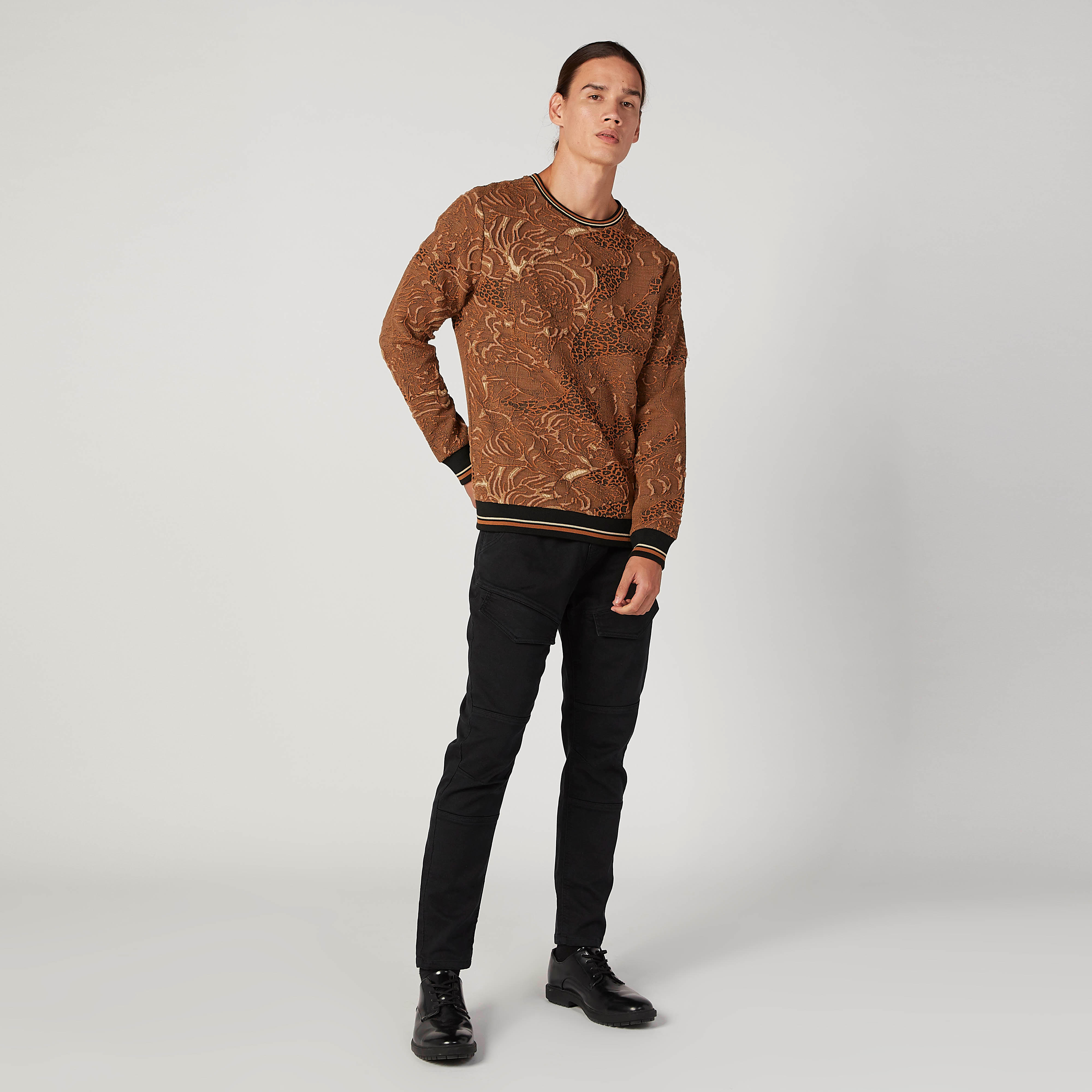 سويت شيرت سليم بارز الملمس بياقة ضيّقة وأكمام طويلة من آيكونيك-men-winterwear-hoodiesandsweatshirts-image-2