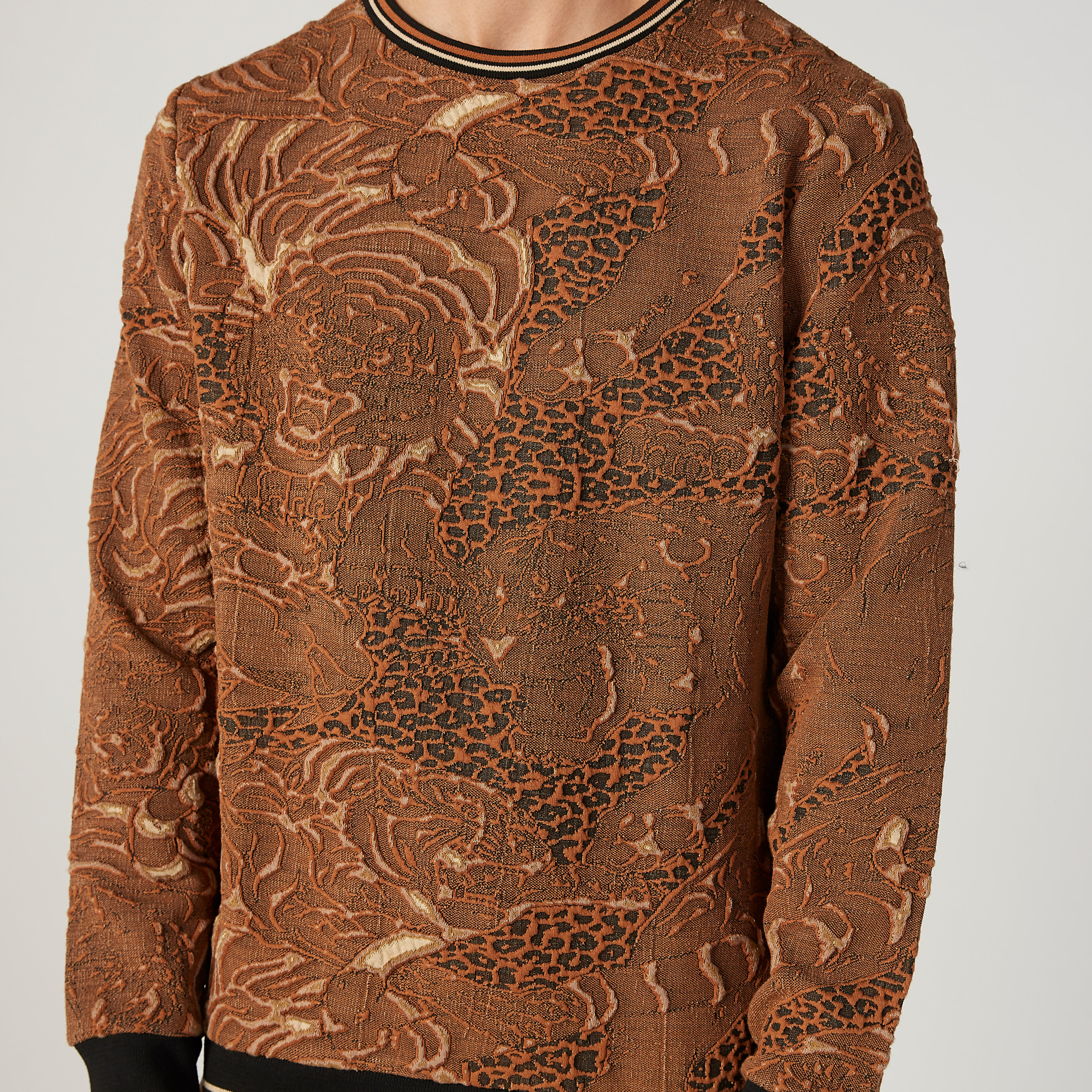 سويت شيرت سليم بارز الملمس بياقة ضيّقة وأكمام طويلة من آيكونيك-men-winterwear-hoodiesandsweatshirts-image-3
