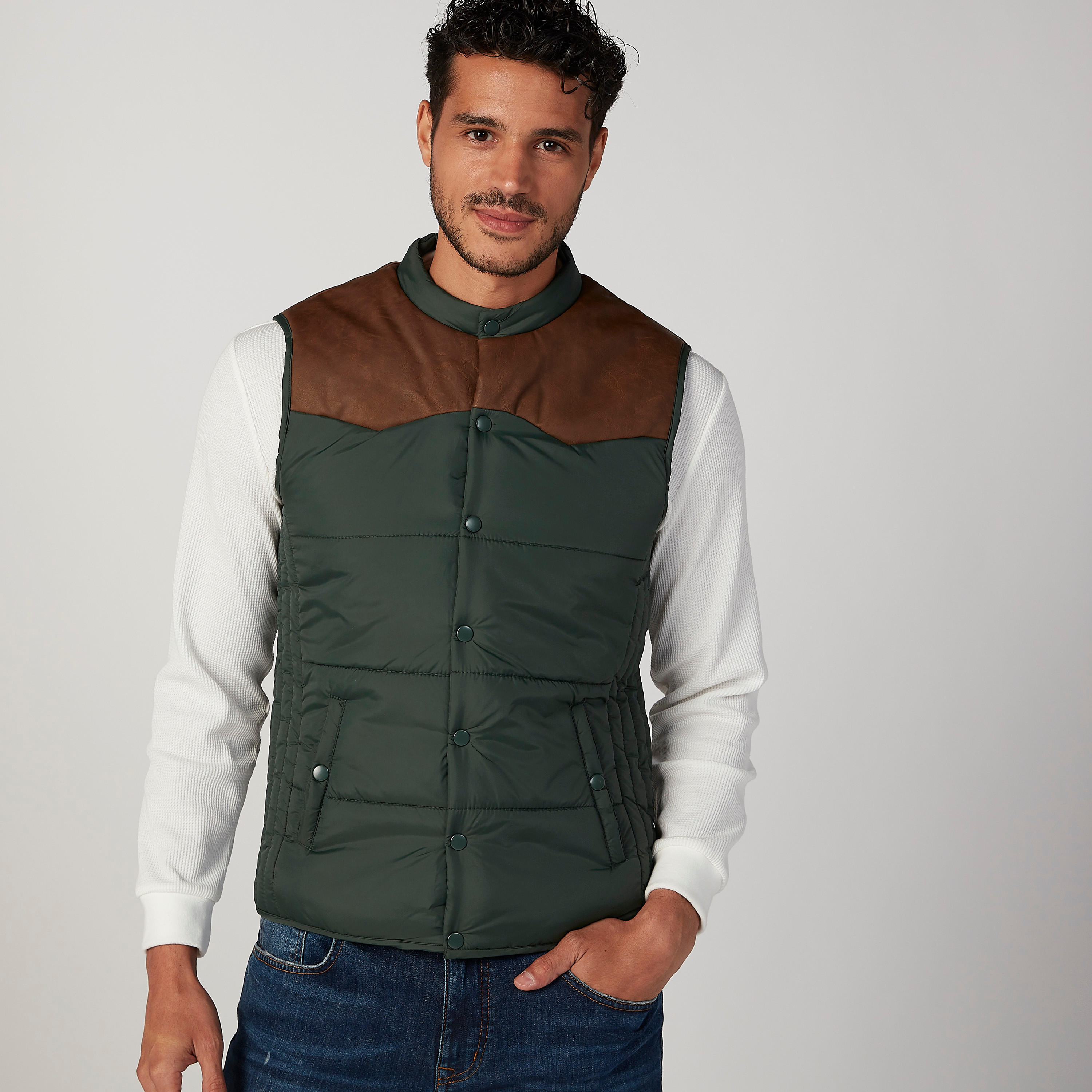 جاكيت سليم فيت بارز الملمس دون أكمام بجيوب من آيكونيك-men-clothing-jacketsandblazers-jackets-image-1