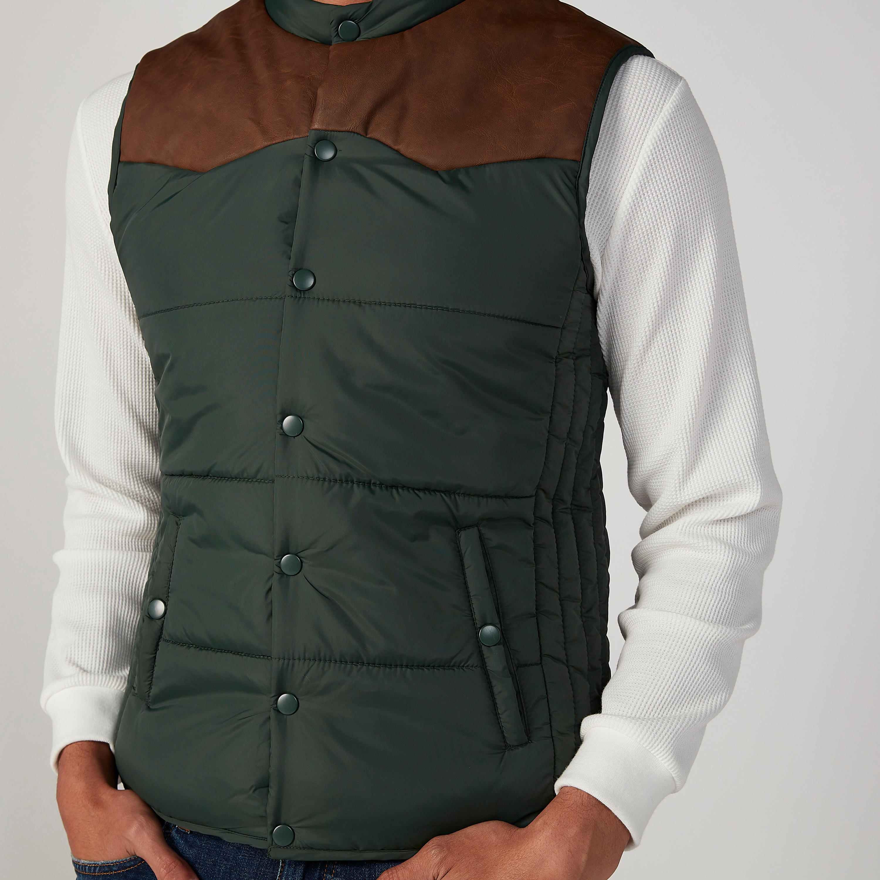 جاكيت سليم فيت بارز الملمس دون أكمام بجيوب من آيكونيك-men-clothing-jacketsandblazers-jackets-image-3