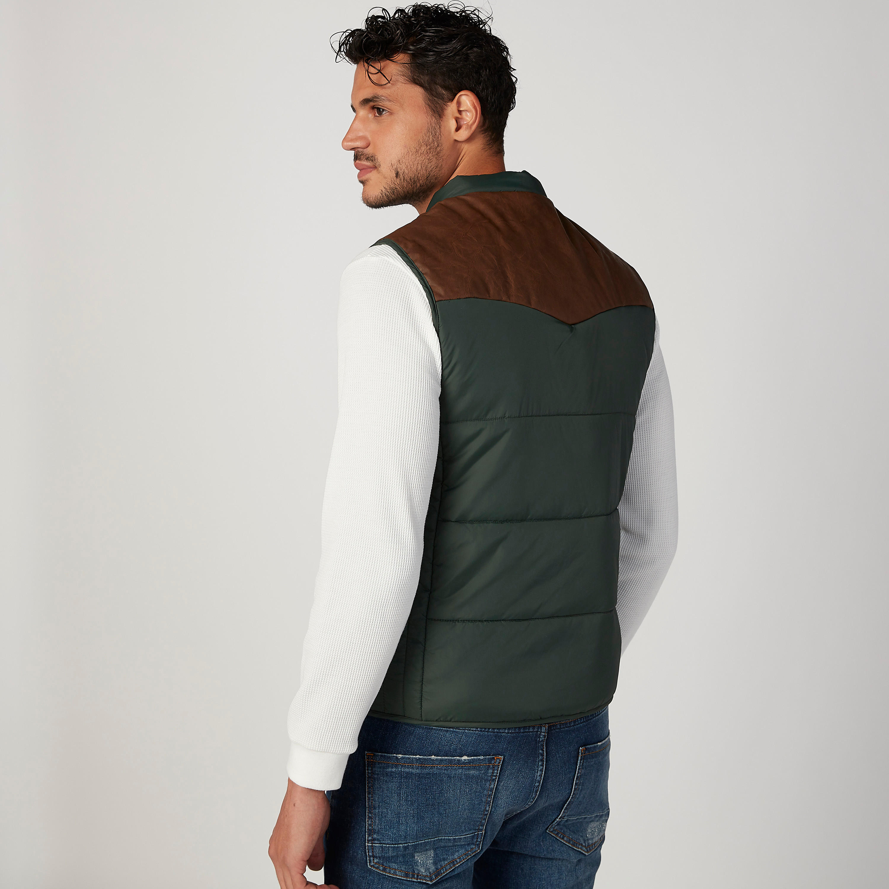 جاكيت سليم فيت بارز الملمس دون أكمام بجيوب من آيكونيك-men-clothing-jacketsandblazers-jackets-image-4