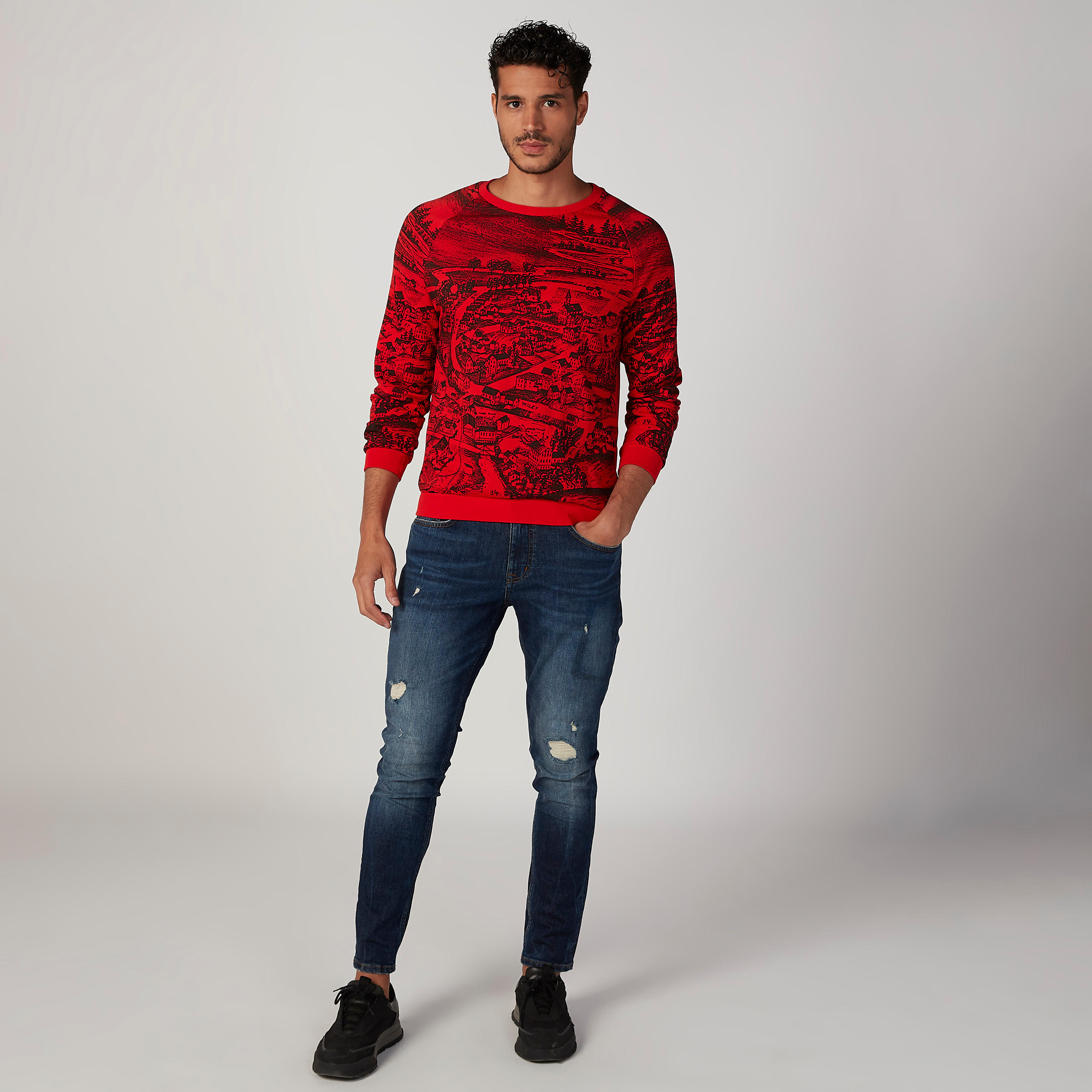 سويت شيرت سليم بياقة ضيّقة وأكمام طويلة وطبعات من آيكونيك-men-winterwear-hoodiesandsweatshirts-image-2